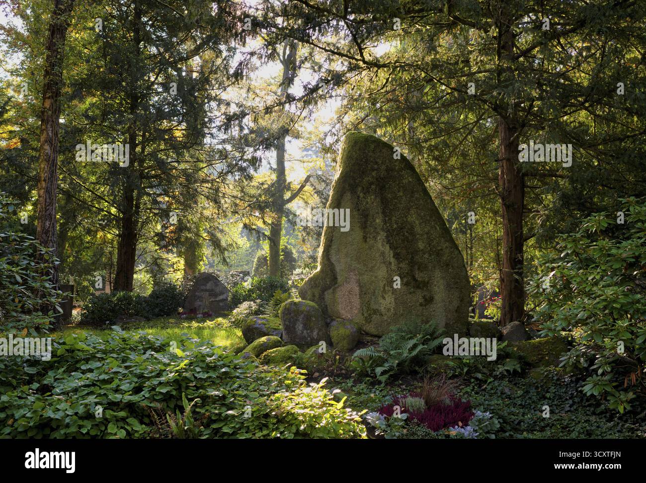 Tomba, tomba, tomba dell'imprenditore di famiglia Robert Bosch, Margarete Bosch-Woerz, Waldfriedhof, Stoccarda, Baden-Wuerttemberg, Germania Foto Stock