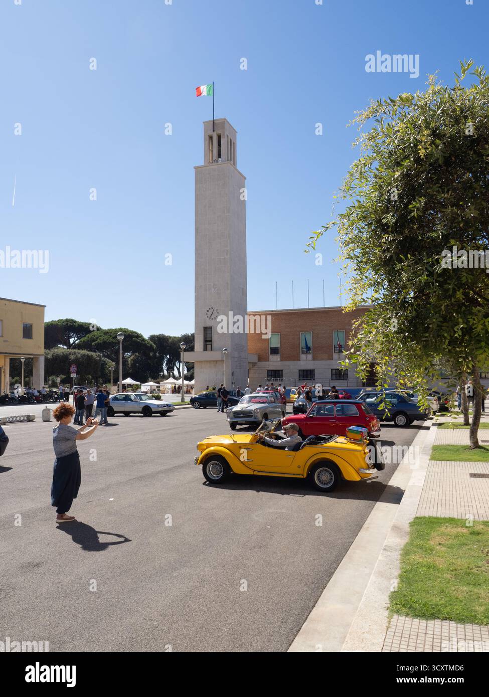 Lo stile architettonico razionalista della città di Sabaudia nel Lazio, Italia Foto Stock