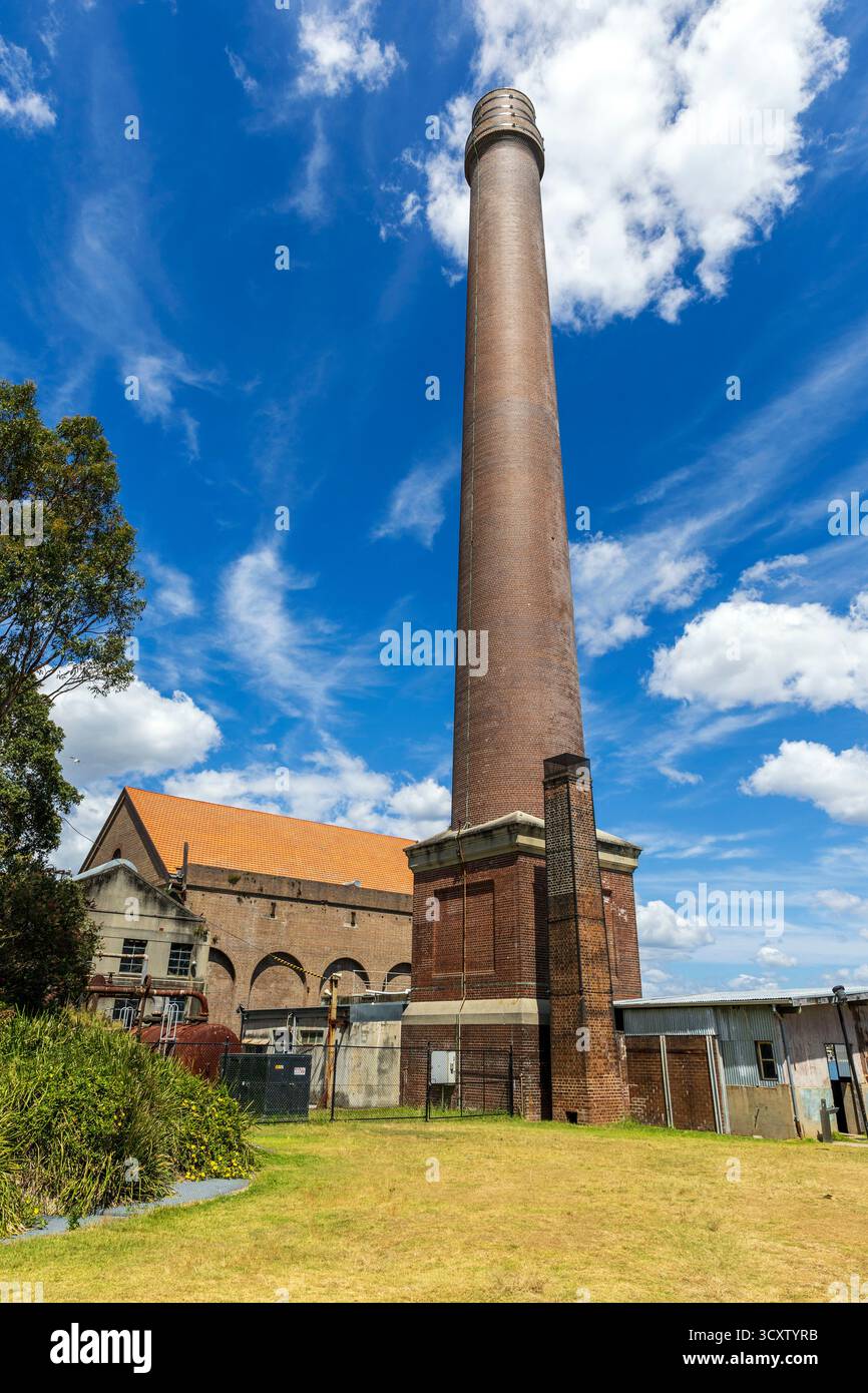 Storico camino industriale presso la centrale elettrica di Cockatoo Island, Sydney, Australia Foto Stock