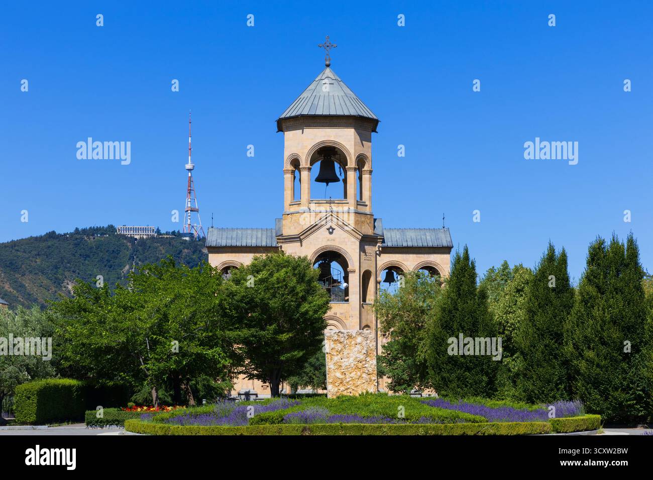 Il campanile della Cattedrale della Santissima Trinità di Tbilisi comunemente noto come Sameba (2004) a Tbilisi, Georgia Foto Stock