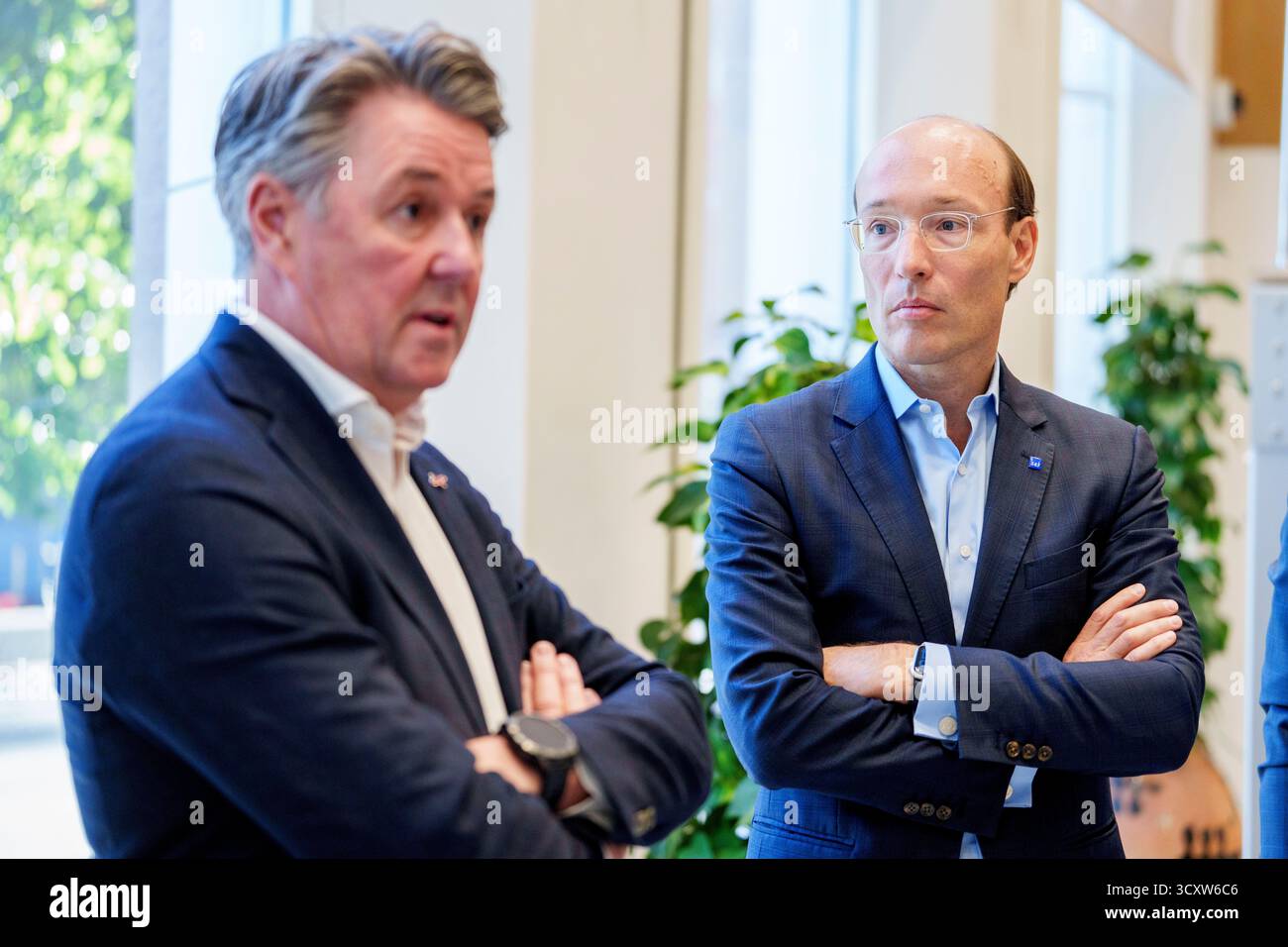 Oslo 20251015. I CEO norvegesi Geir Karlsen e Amko Van der Werff si incontrano con il ministro dei trasporti Jon-Ivar Nygård (AP) per discutere di quello che ritengono un livello di tariffe sempre più elevato in Norvegia. Essi esprimono preoccupazione per il fatto che la Norvegia si stia ritirando dal mercato e affermano che si sta espandendo più in Spagna che in Norvegia. Foto: Javad Parsa / NTB questo testo è tradotto automaticamente Foto Stock