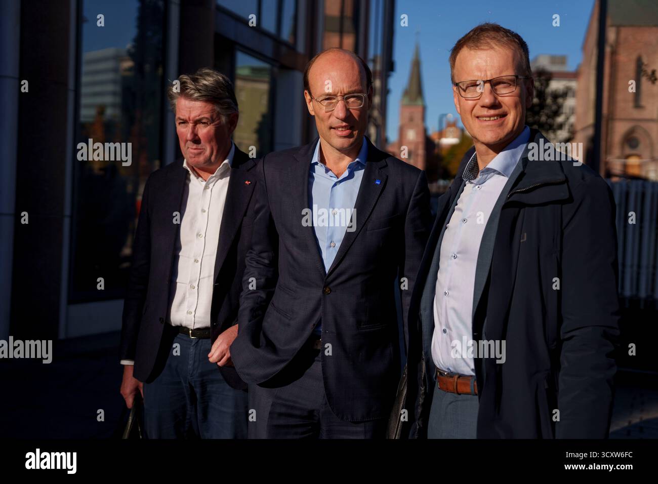 Oslo 20251015. Il CEO della SAS Anko van der Werff e il CEO norvegese Geir Karlsen prima della riunione con il ministro dei trasporti di mercoledì. L'incontro affronterà ciò che le compagnie aeree ritengono un livello di tariffe sempre più elevato in Norvegia. Essi esprimono preoccupazione per il fatto che la Norvegia si stia ritirando dal mercato e affermano che si sta espandendo più in Spagna che in Norvegia. Foto: Javad Parsa / NTB questo testo è tradotto automaticamente Foto Stock