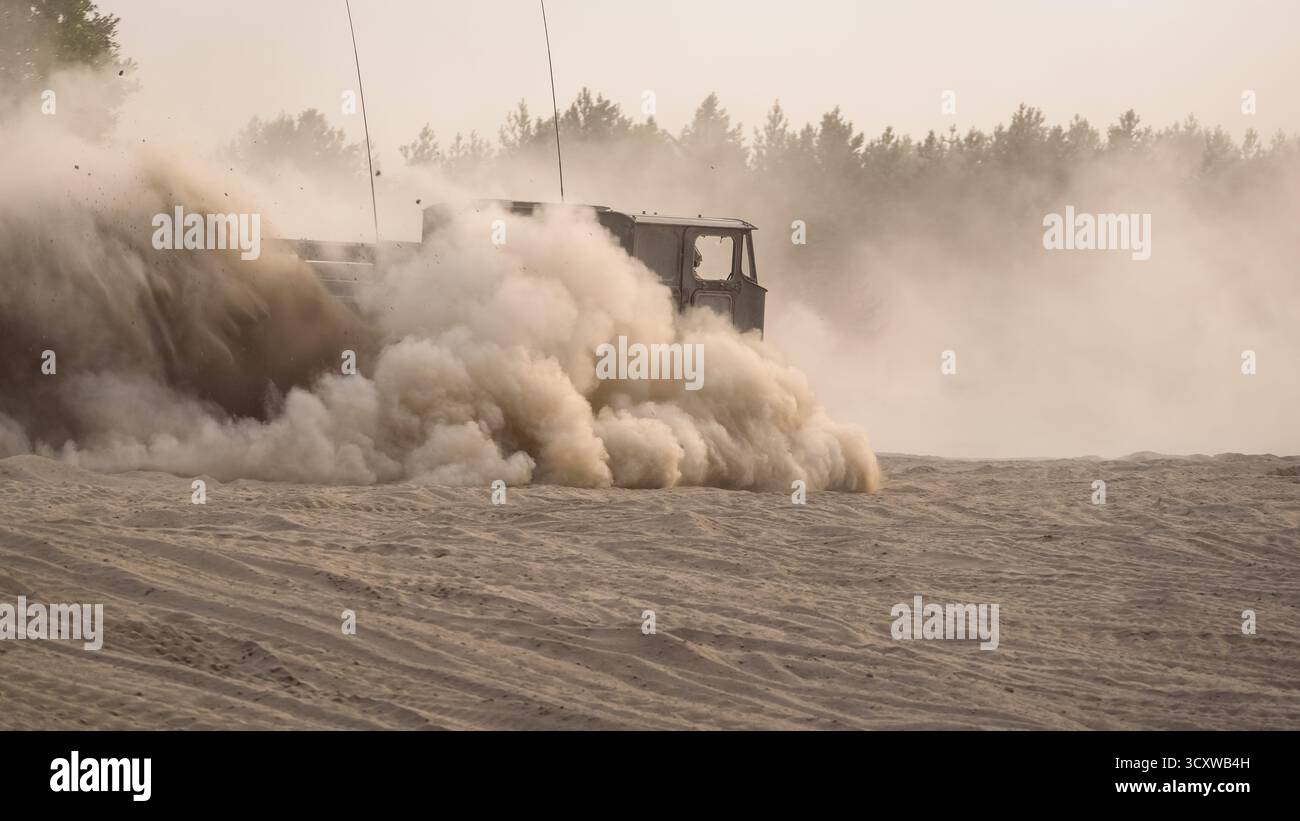 TRATTORE PER ARTIGLIERIA CINGOLATO Foto Stock