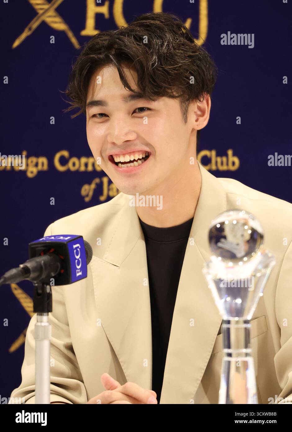 Tokyo, Giappone. 16 ottobre 2025. Il mago giapponese Ibuki parla al Foreign Correspondents' Club of Japan a Tokyo il 16 ottobre 2025. Il ventiquattrenne mago Ibuki ha vinto il Gran Premio di Close-Up Magic ai Campionati mondiali di magia della FISM (International Federation of Magic Societies) in Italia nel luglio 2025. (Foto di Yoshio Tsunoda/AFLO) Foto Stock