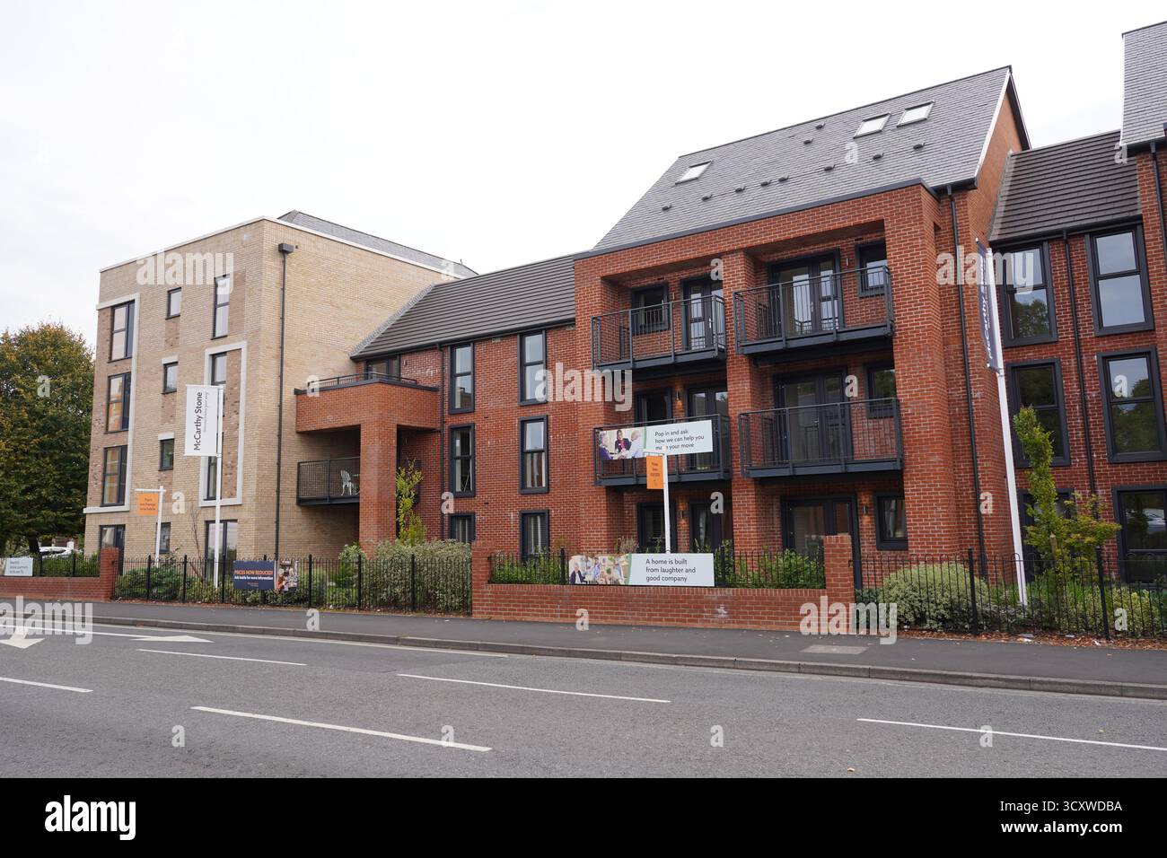 Nuovo sviluppo residenziale pensionamento a Southampton Inghilterra 2 ottobre 2025 - nuova costruzione di alloggi Foto Stock