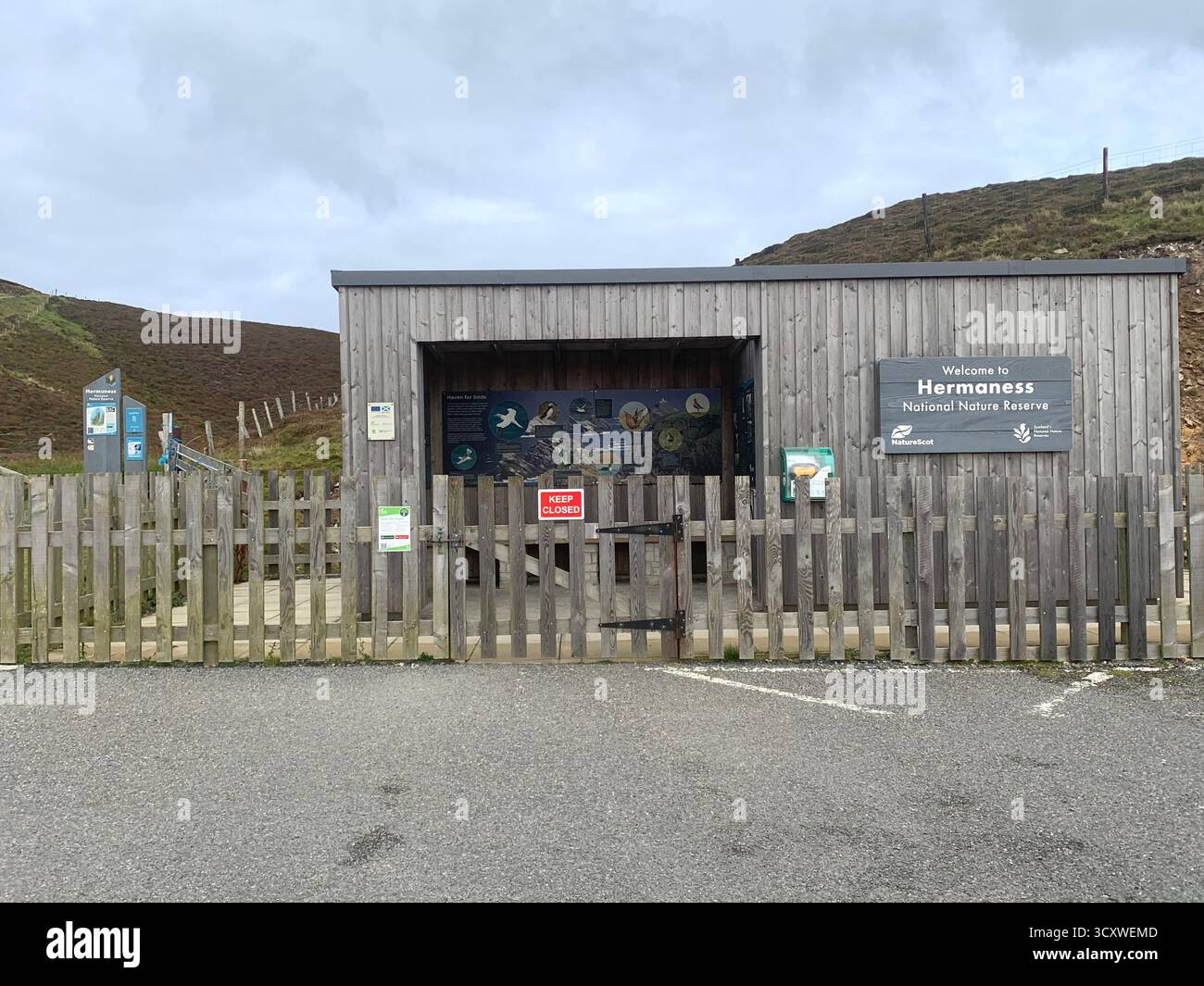 Riserva naturale di Hermaness Shetland isles Island Regno Unito Scozia passeggiate inglesi vista a piedi trekking di mare uccelli Parco Nazionale Gulls scogliera Faro - Immagine stock catturata con smartphone