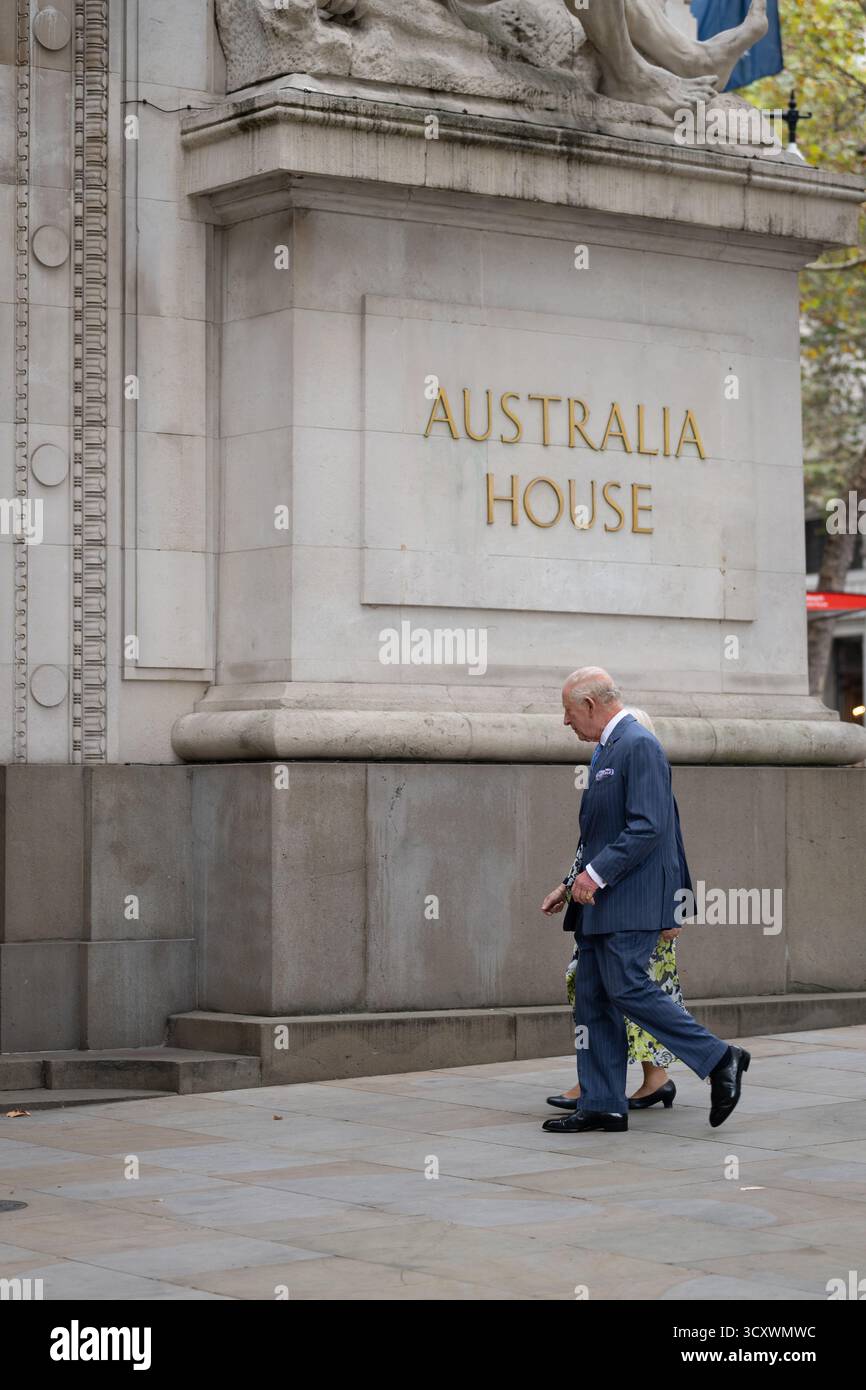 Londra, Regno Unito, 16 ottobre 2025, Re Carlo arriva all'Australia House per incontrare i leader indigeni in occasione del 40° anniversario della consegna di Uluru., Andrew Lalchan Photography/Alamy Live News Foto Stock