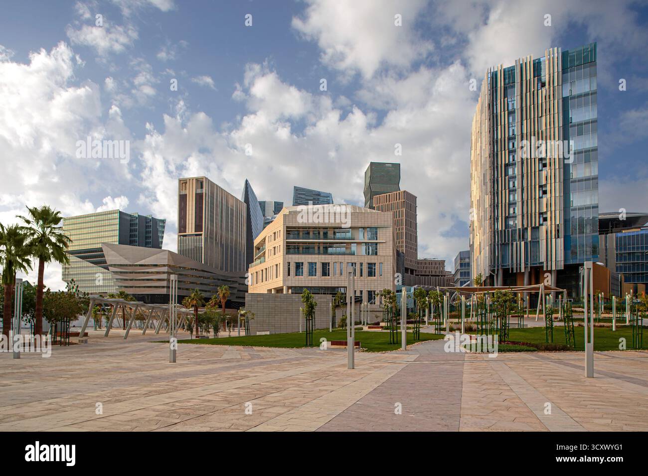 Vista aerea del quartiere finanziario di King Abdullah (KAFD) a Riyadh, Arabia Saudita, che mostra grattacieli moderni e architettura futuristica. Foto Stock