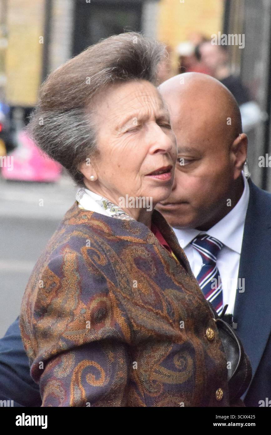 SOUTHWARK, LONDRA, 16 ottobre 2025, HRH The Princess Royal, patrona, il Royal College of Emergency Medicine arriva per un pranzo a buffet per i borsisti senior presso la sede del college, Octavia House a Southwark. Foto Stock