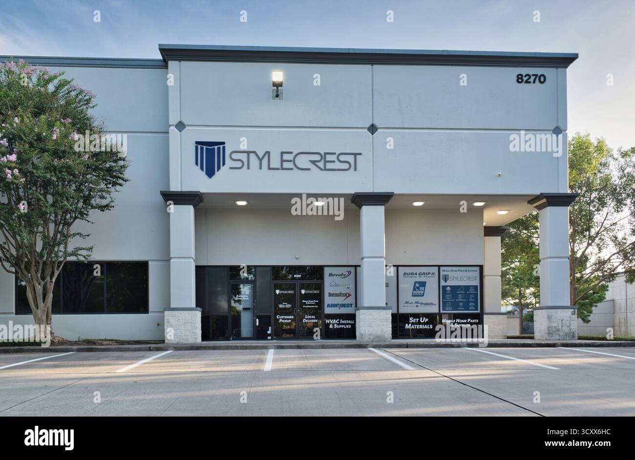 Houston, Texas Stati Uniti 07-13-2025: Ricambi per abitazioni mobili esterni per negozi Stylecrest. Foto Stock