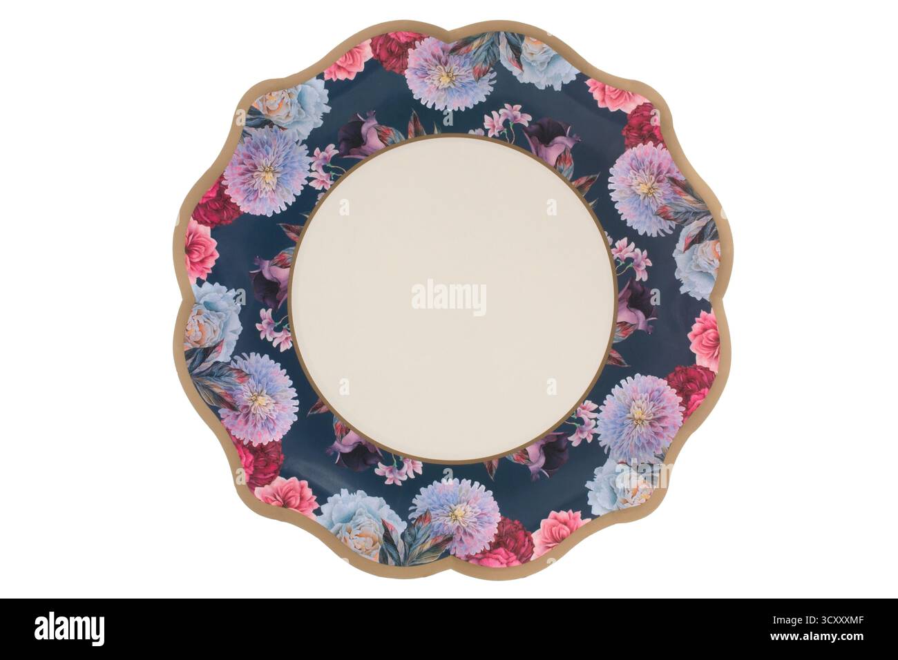 Piastra in carta blu floreale su sfondo bianco Foto Stock