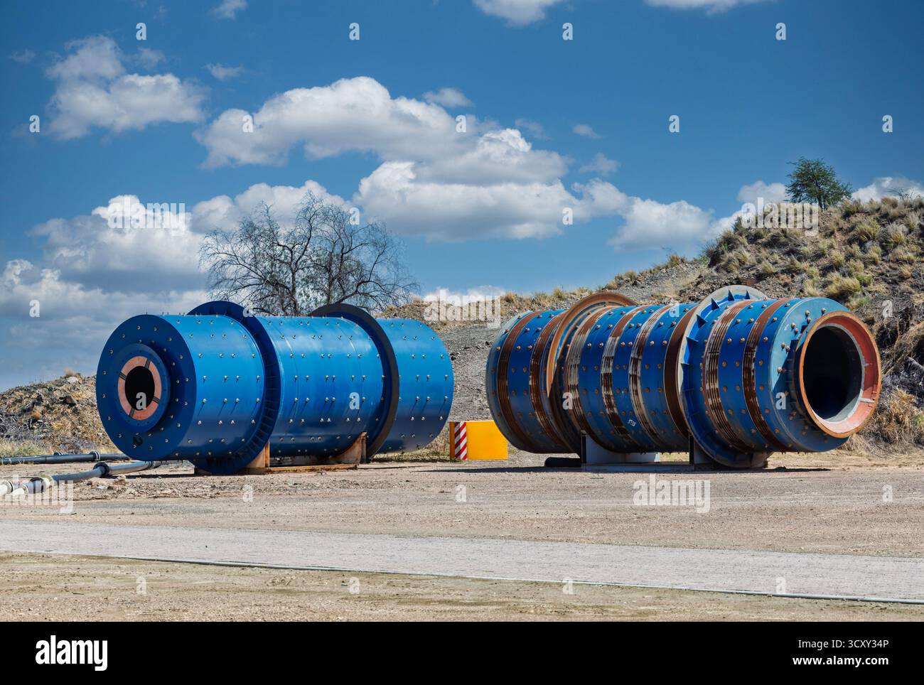 mulini per molatura, grandi attrezzature industriali, industria mineraria, estrazione diamantata Foto Stock