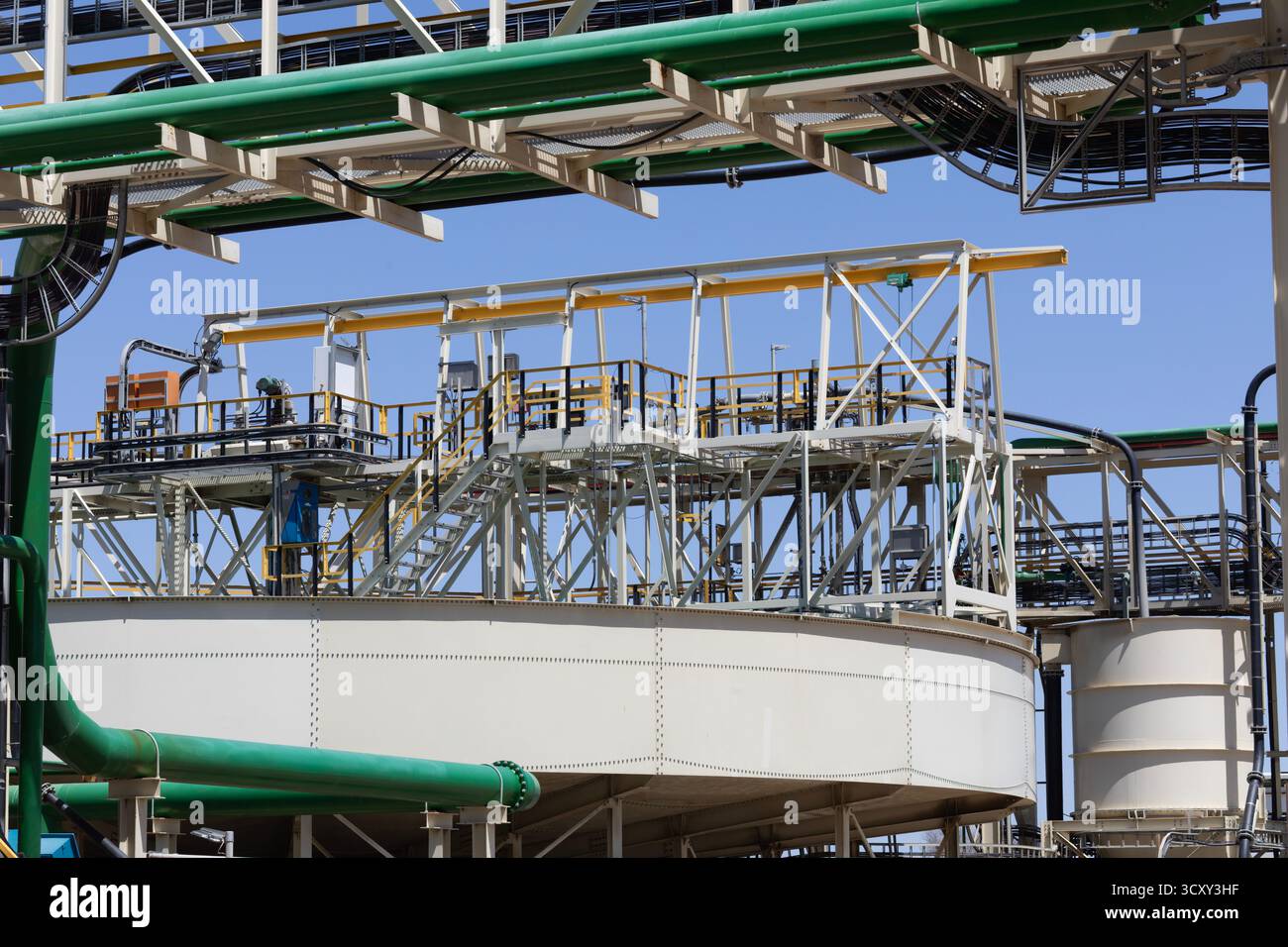 soluzioni minerarie industriali impianti fabbrica diamanti impianti di lavaggio o recupero, per estrarre diamanti , cisterne, tubi, strutture metalliche Foto Stock