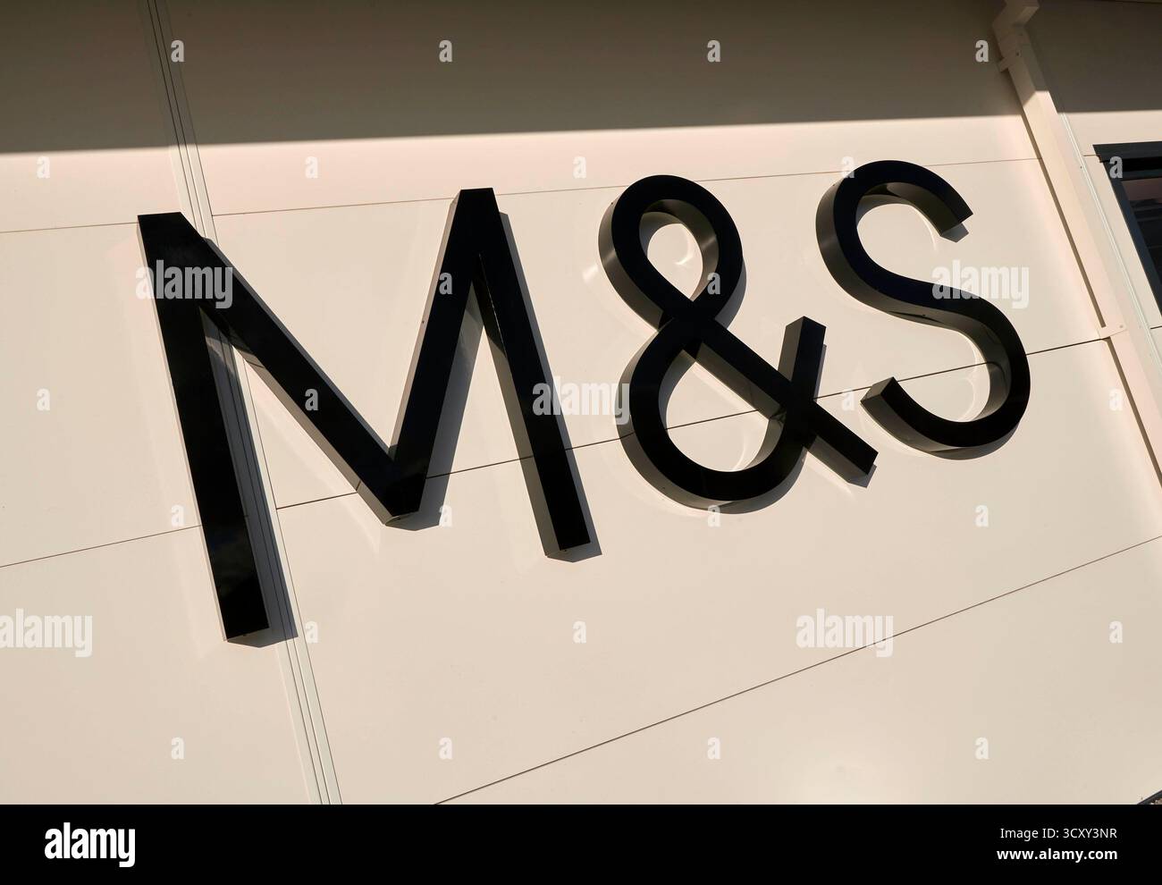 Logo M & S sul nuovo negozio, Regno Unito Foto Stock