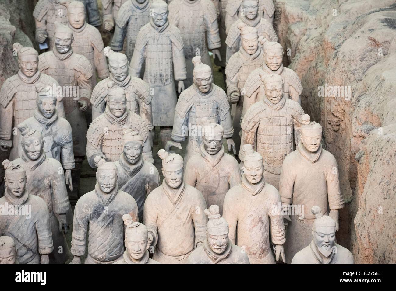 Qin Shi Huang, il primo imperatore cinese, fu sepolto con oltre 8000 soldati di argilla, ora noti come l'Esercito di terracotta. Esercito di terracotta - Imperatore Qinshihuang Foto Stock