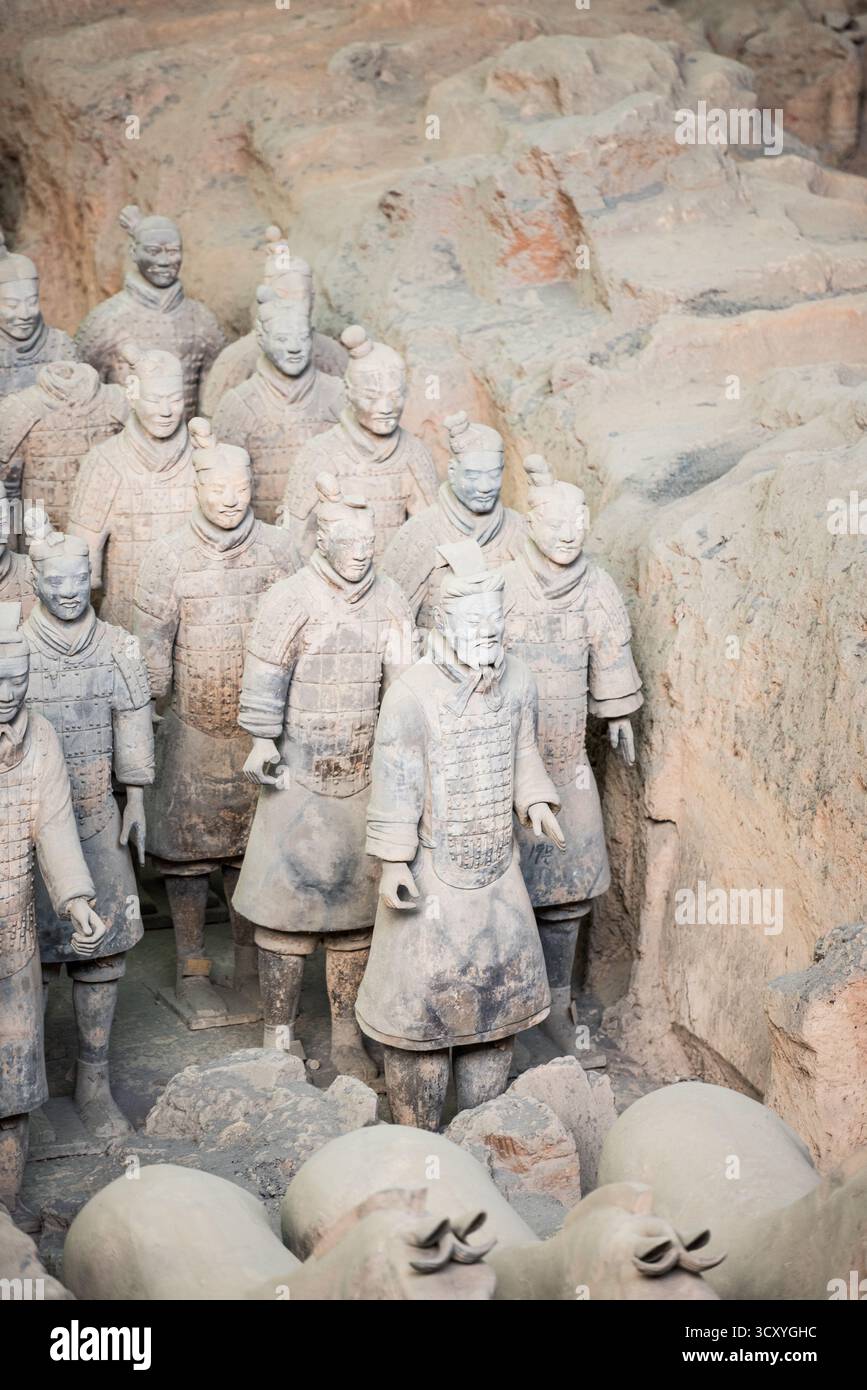 Museo del Mausoleo dell'Imperatore Qinshihuang - Xian, Cina. Qin Shi Huang, il primo imperatore cinese, fu sepolto con oltre 8000 soldati di argilla, ora conosciuti come Foto Stock