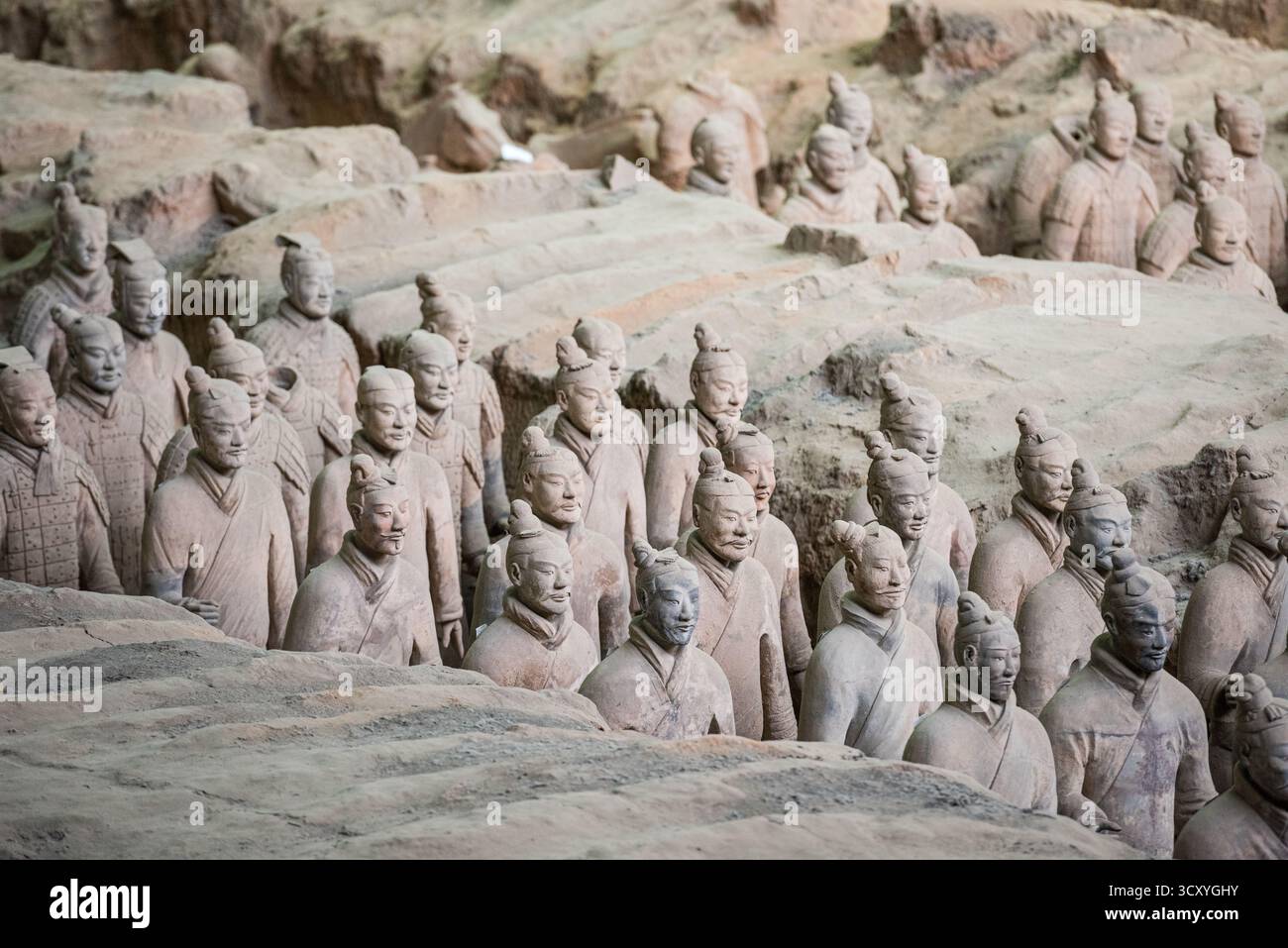 Museo del Mausoleo dell'Imperatore Qinshihuang - Xian, Cina. Qin Shi Huang, il primo imperatore cinese, fu sepolto con oltre 8000 soldati di argilla, ora conosciuti come Foto Stock