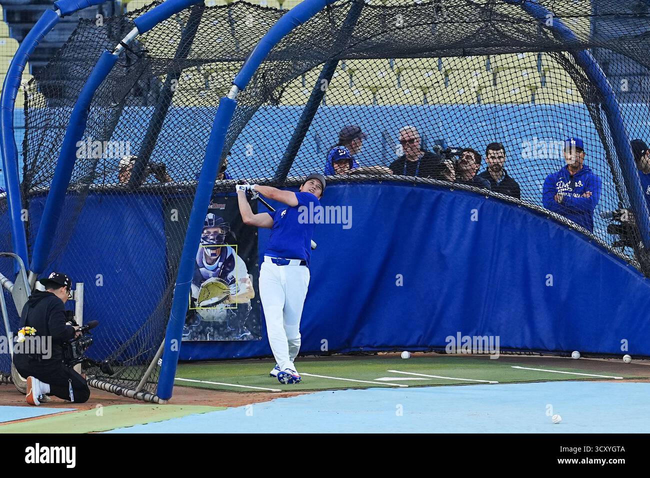 15 ottobre 2025 - Baseball : Shohei Ohtani dei Dodgers aveva allenato la battuta sul campo un giorno prima della partita. MLB The National League Championship Series (NLCS), Los Angeles Dodgers e Milwaukee Brewers al Dodger Stadium in California, USA. Crediti: Creative 2/AFLO/Alamy Live News Foto Stock