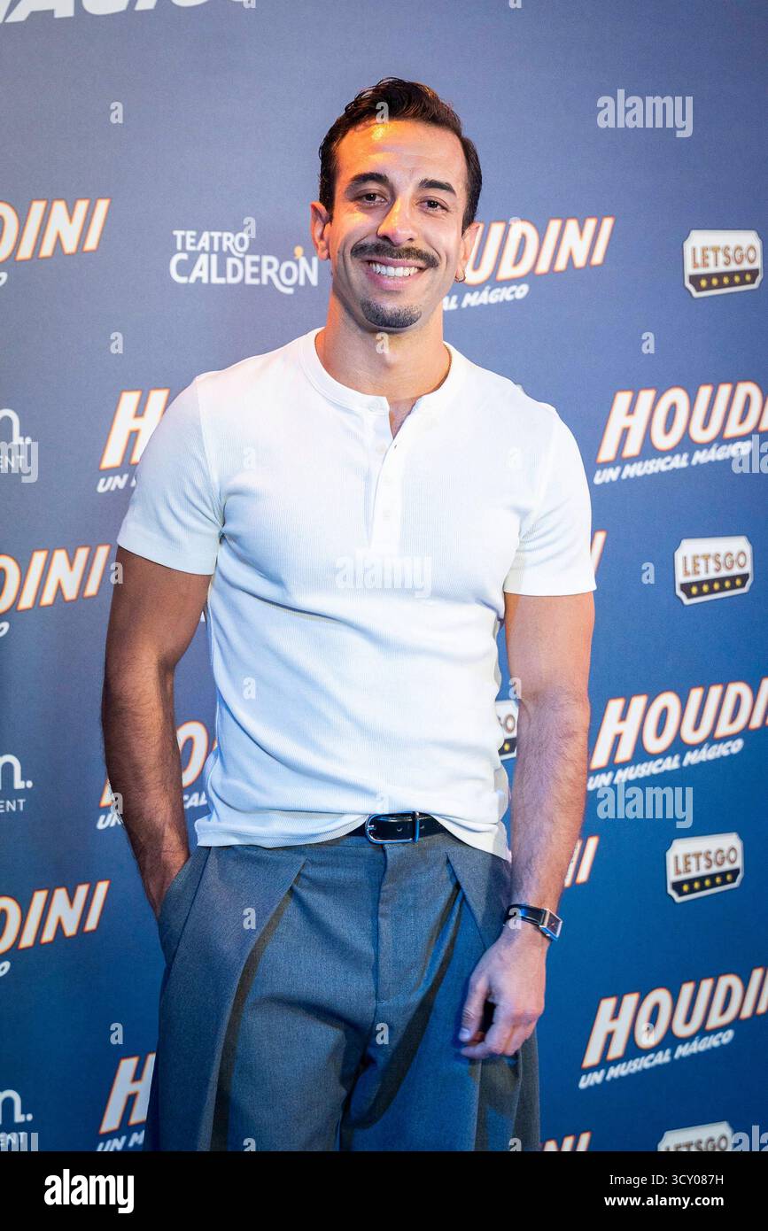 Houdini VIP Release, Madrid, Spagna - il 15 ottobre 2025 Enrique Munoz partecipa alla Houdini VIP Release al Teatro Calderon il 15 ottobre 2025 a Madrid, Spagna. Crediti: Miguel Escavias/Alfa Images Madrid Teatro Calderon Madrid Spagna Copyright: X x2025xMiguelxEscavias/AlfaxImagesx Foto Stock