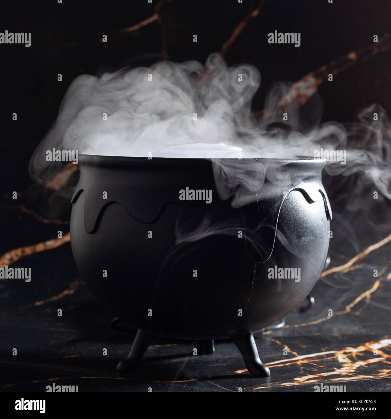 Calderone di strega nebbia mini per Halloween Foto Stock