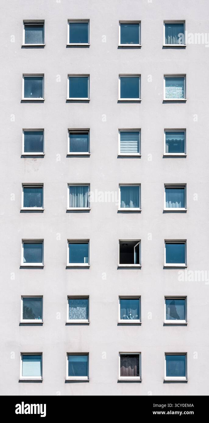 Alto edificio residenziale, a Essen-Steele, finestre, Renania settentrionale-Vestfalia, Germania, Foto Stock