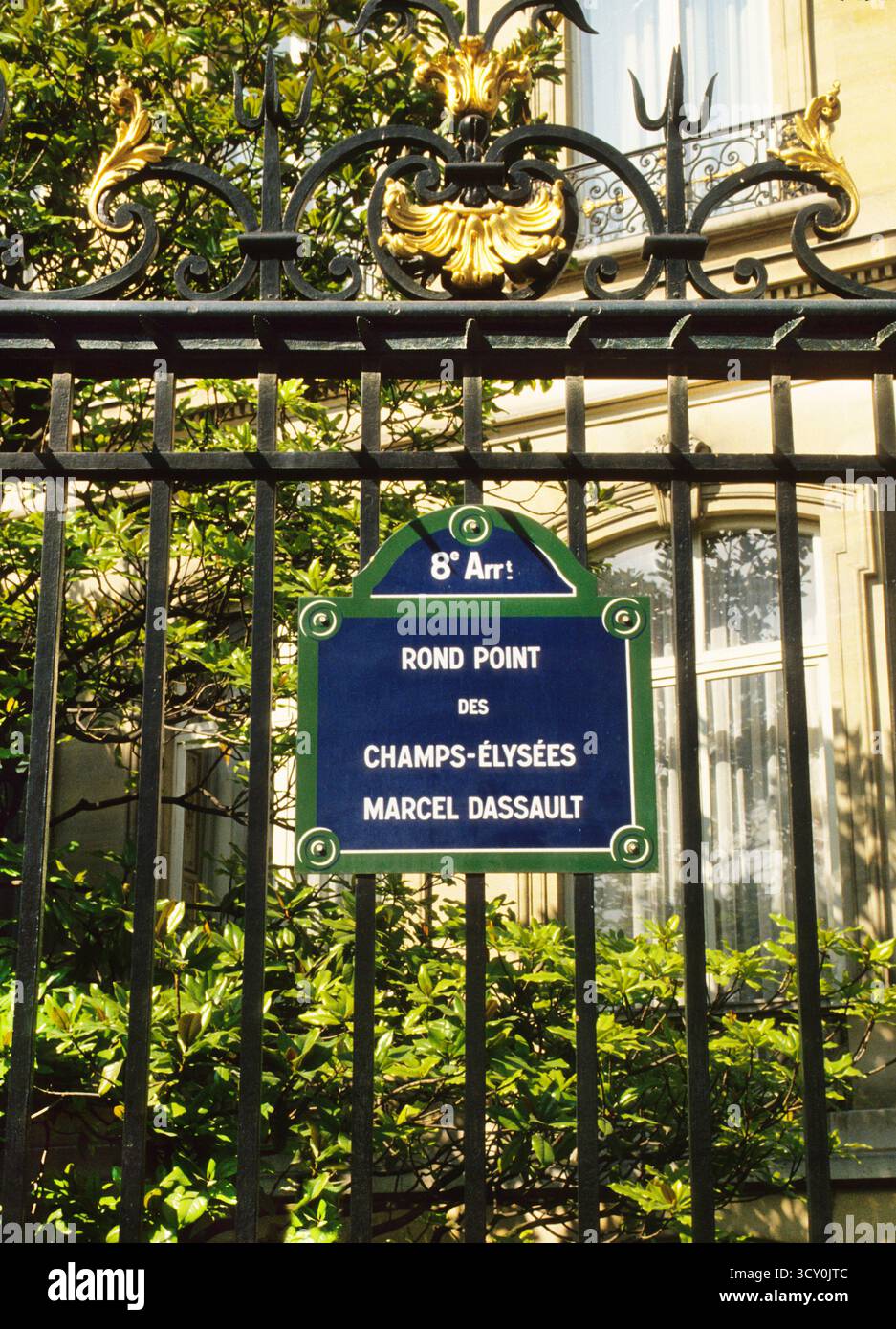 Paris France Rond Point des Champs-Elysses 8th Arrondissement cartello. Segno blu Europa Foto Stock