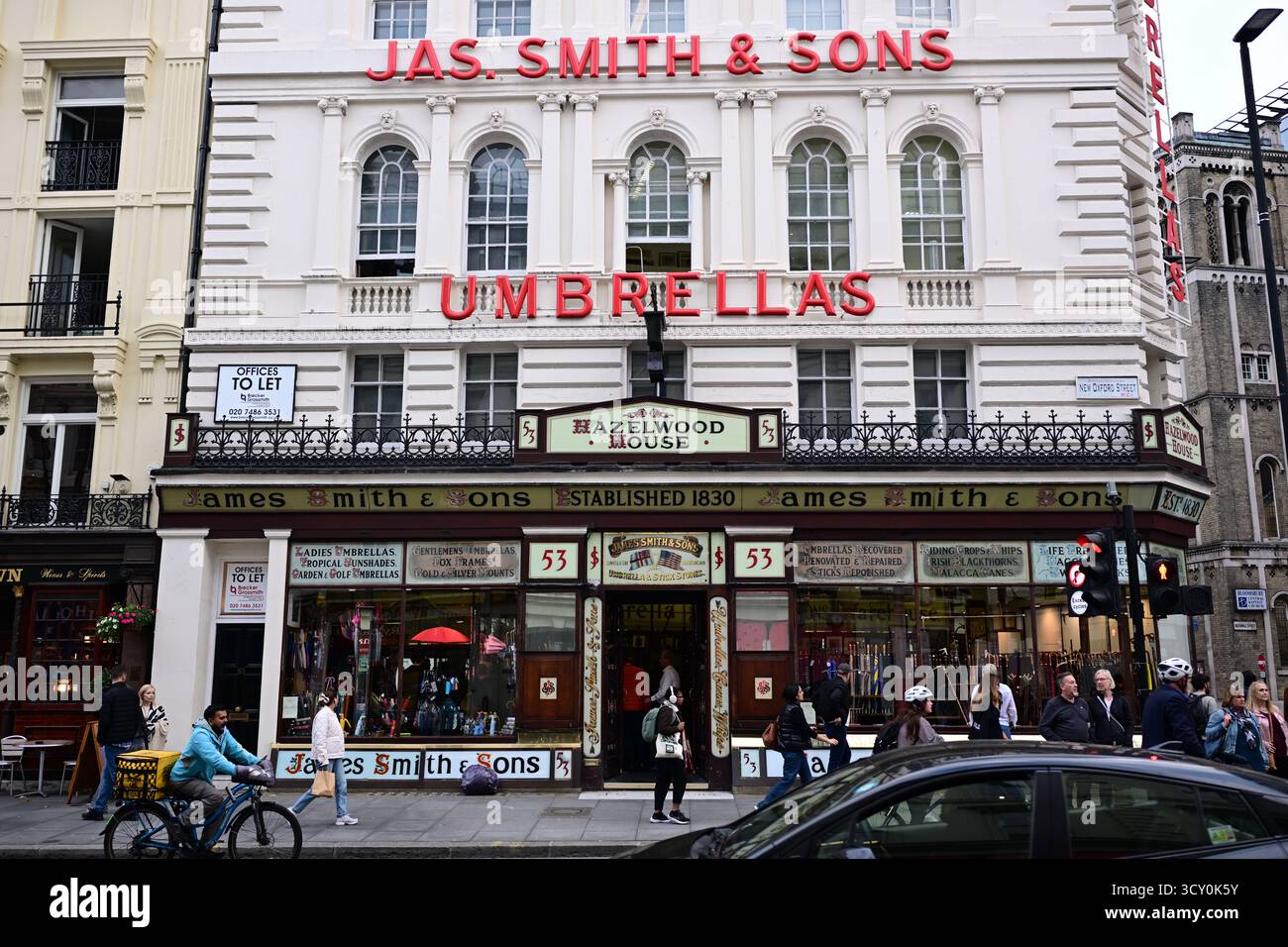 Londra, Regno Unito, 8 ottobre 2025. Esterno del negozio di ombrelli James Smith and Sons. Foto Stock