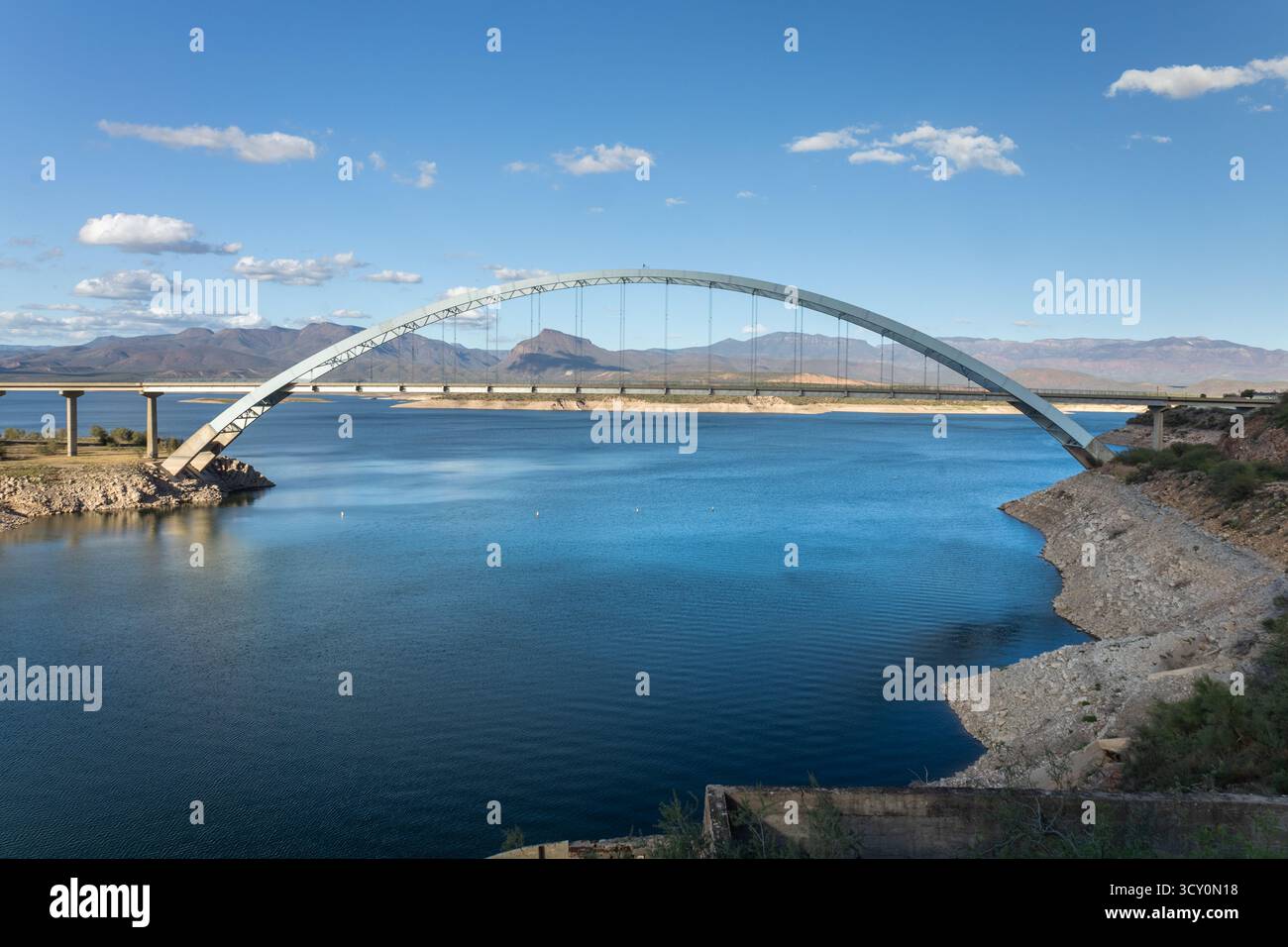 Theodore Roosevelt Lake Bridge in Arizona Foto Stock