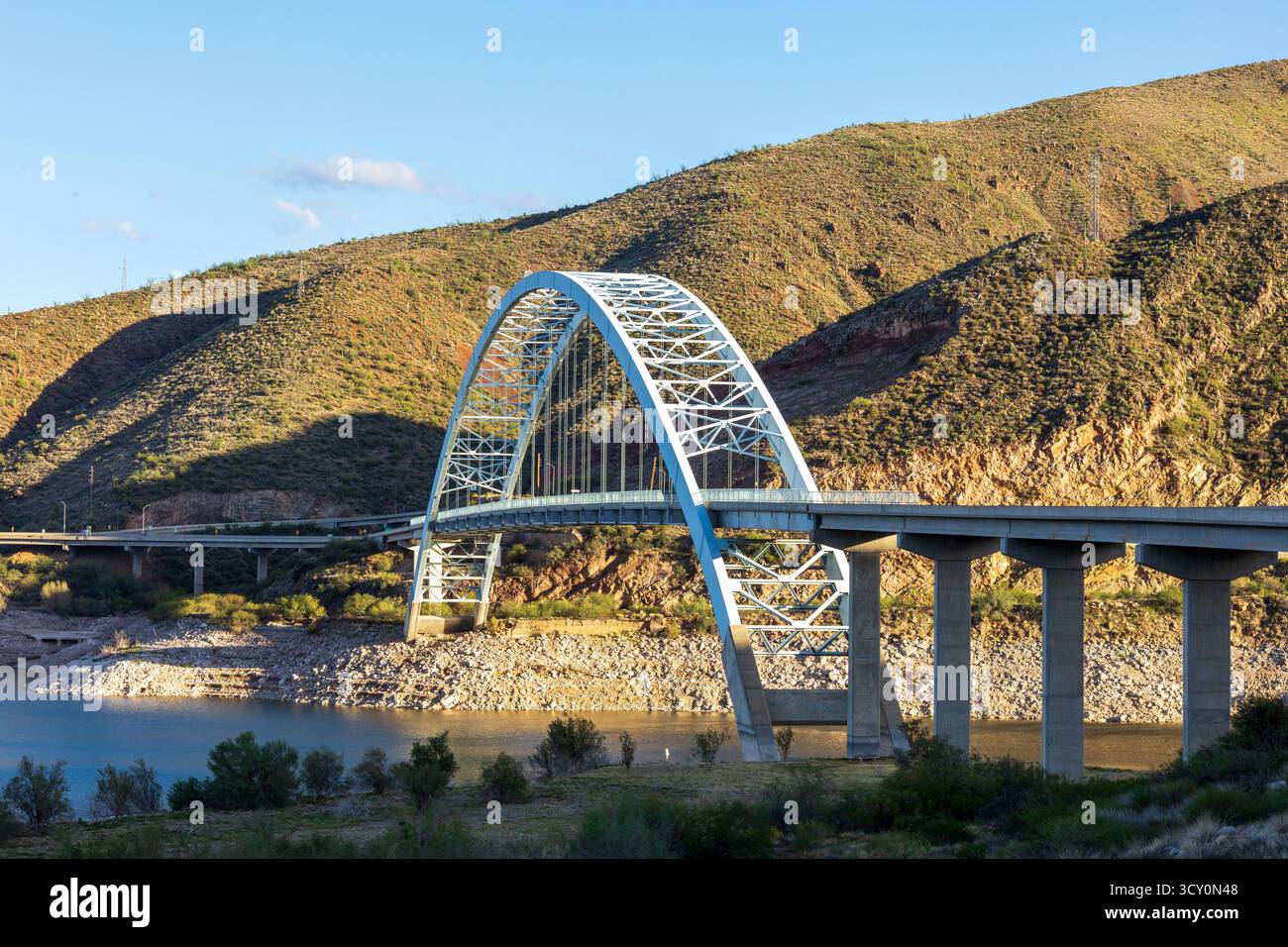 Theodore Roosevelt Lake Bridge in Arizona Foto Stock