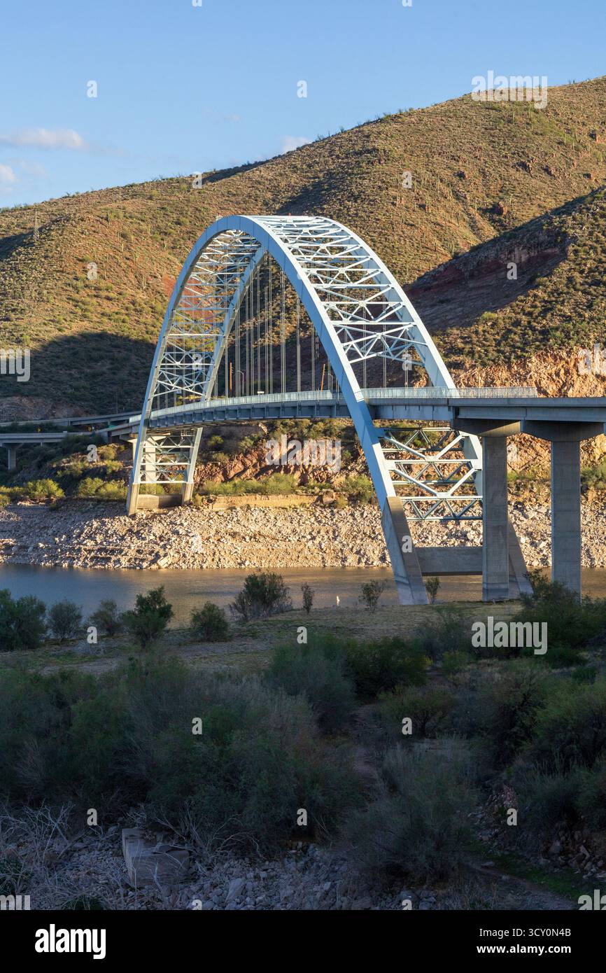 Theodore Roosevelt Lake Bridge in Arizona Foto Stock
