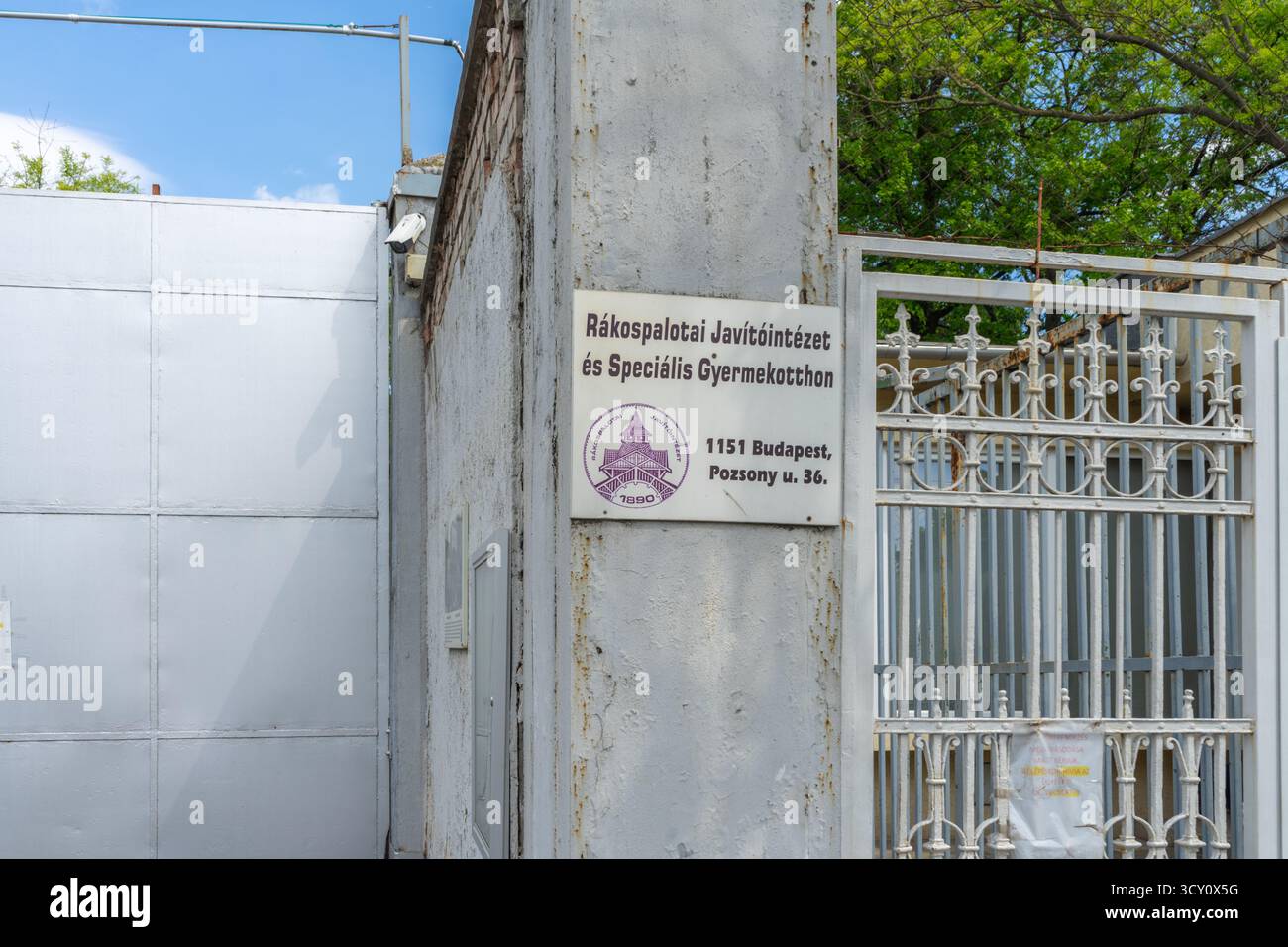 Ingresso alla Rákospalota Correctional and Special Children's Home di Budapest. Foto Stock