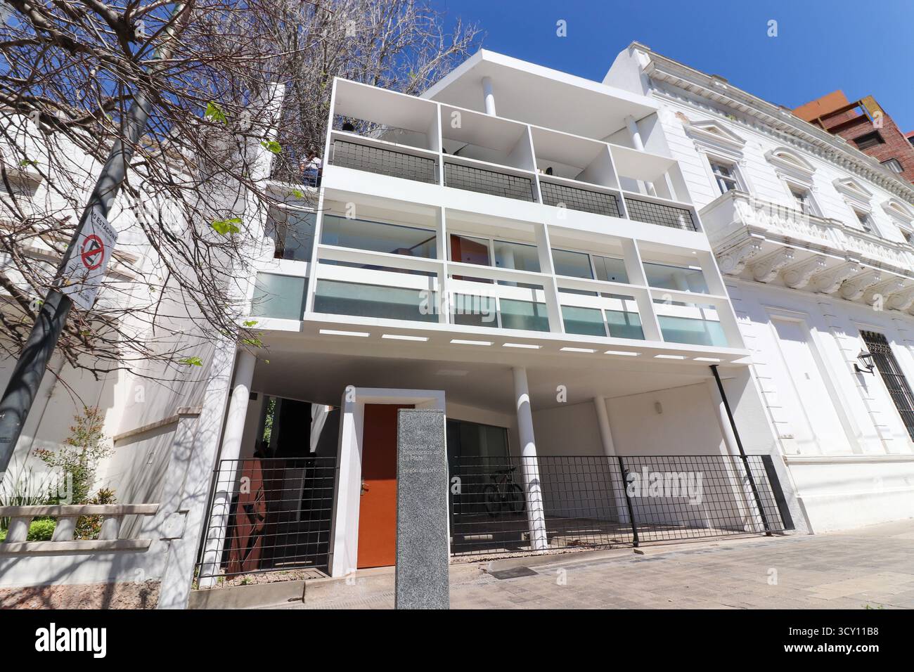 La storica Casa Curutchet a la Plata, Argentina. Opera unica in America dell'architetto le Corbusier. Iconica del movimento moderno. Foto Stock