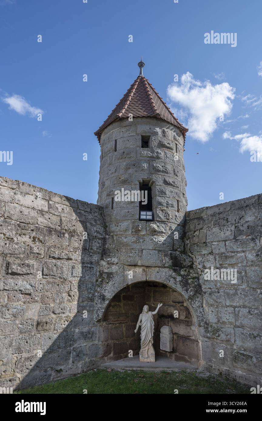 Mura e torri difensive della terza chiesa fortificata più grande della Germania, costruita tra il 1461 e il 1486, Hannberg, Media Franconia, Baviera, Germania Foto Stock