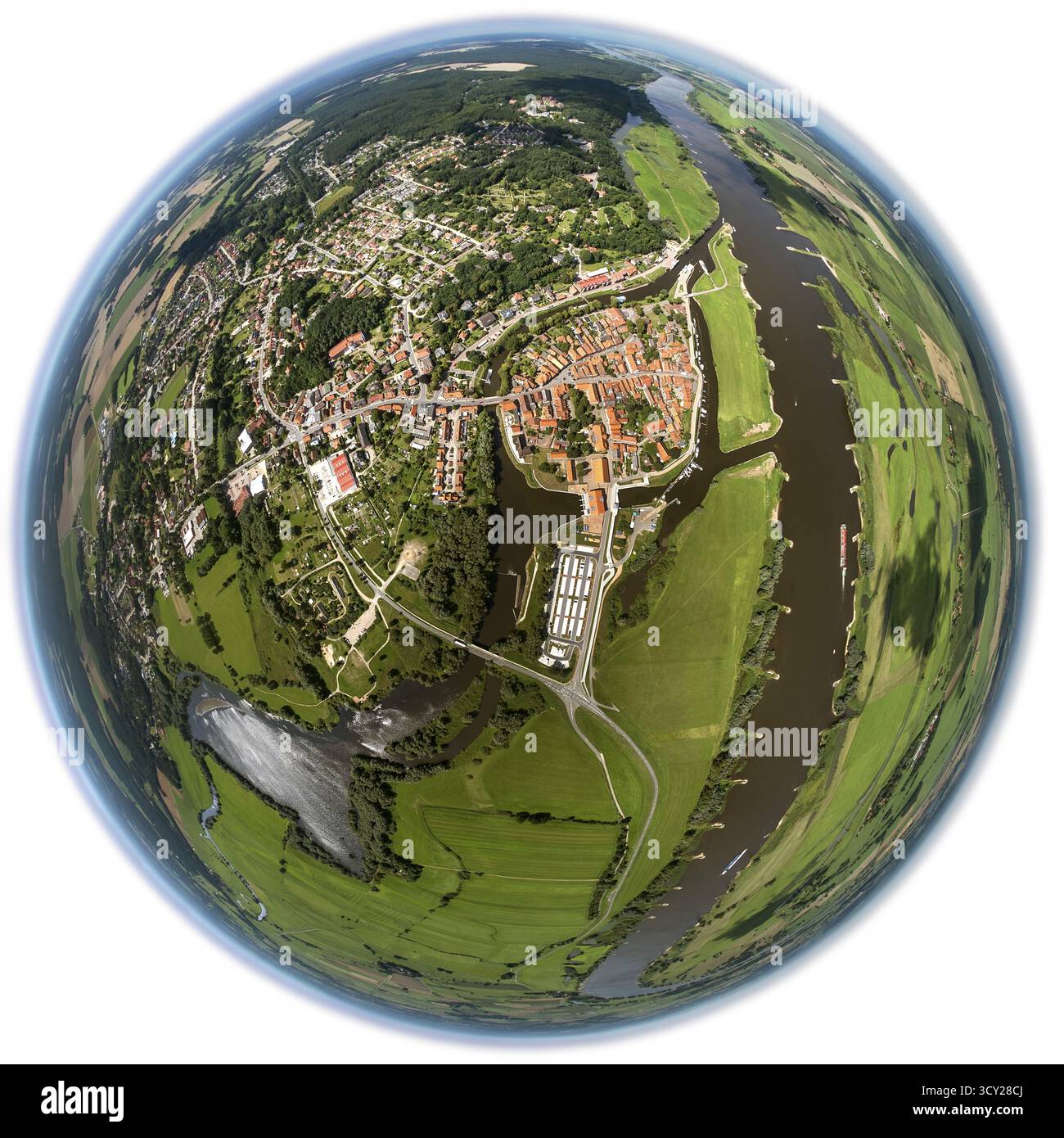 Città vecchia, Elba, Jeetzel, obiettivo fisheye, quadro rotondo, Hitzacker (Elba), distretto Luechow-Dannenberg, Elbtalaue, valle dell'Elba, bassa Sassonia, Germania, UE Foto Stock