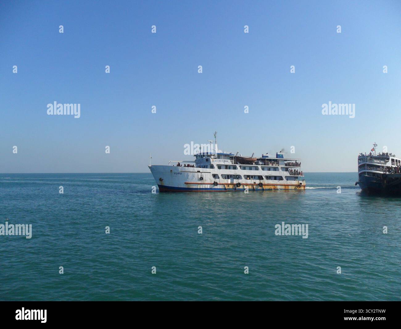Nave diretta a St. Martin's Island - viaggio attraverso la Baia Blu del Bengala fino al paradiso corallino del Bangladesh Foto Stock