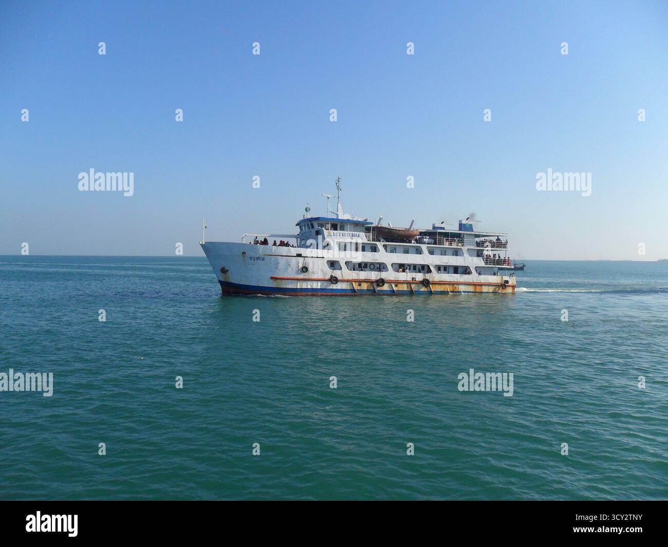 Nave diretta a St. Martin's Island - viaggio attraverso la Baia Blu del Bengala fino al paradiso corallino del Bangladesh Foto Stock