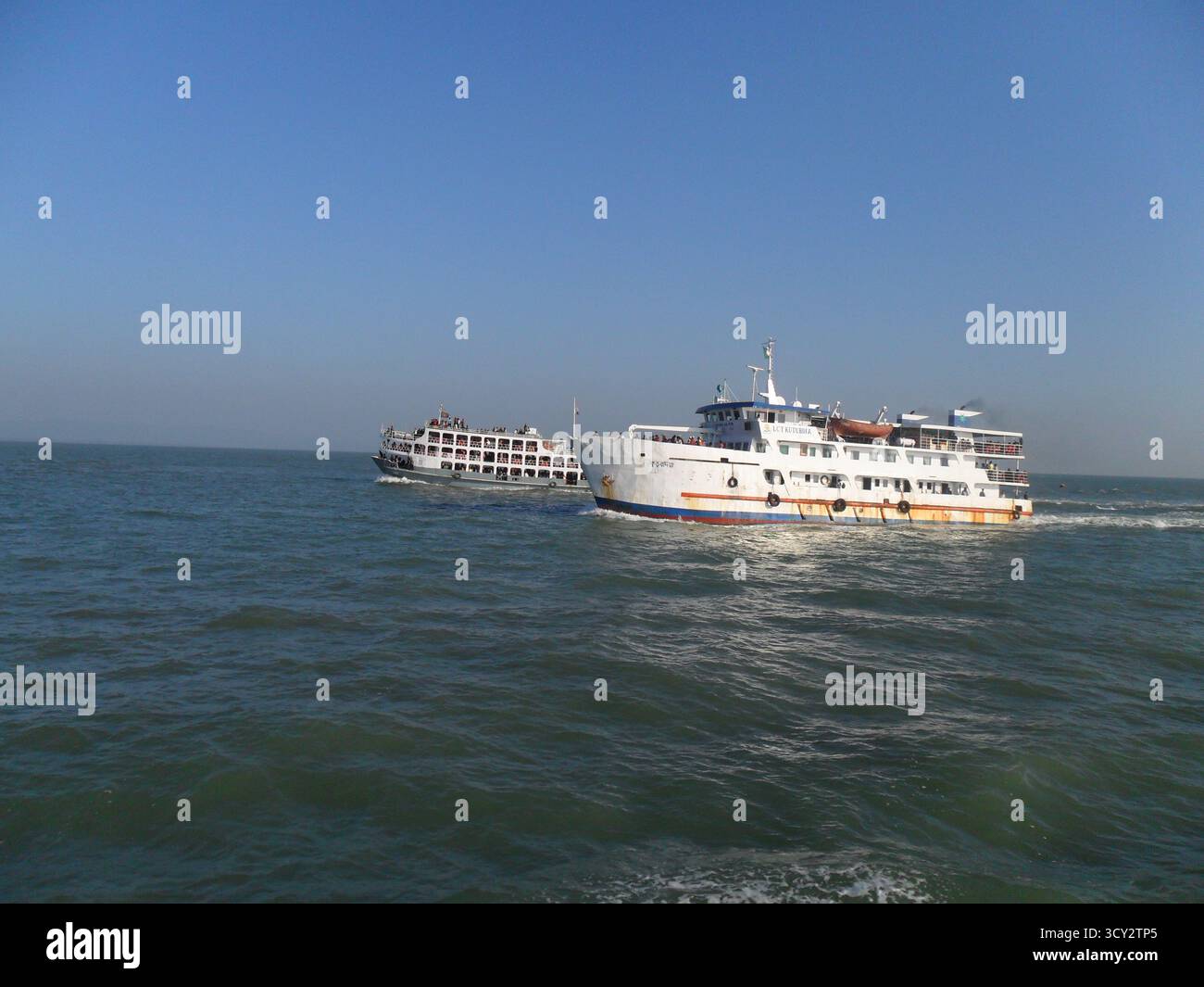 Nave diretta a St. Martin's Island - viaggio attraverso la Baia Blu del Bengala fino al paradiso corallino del Bangladesh Foto Stock