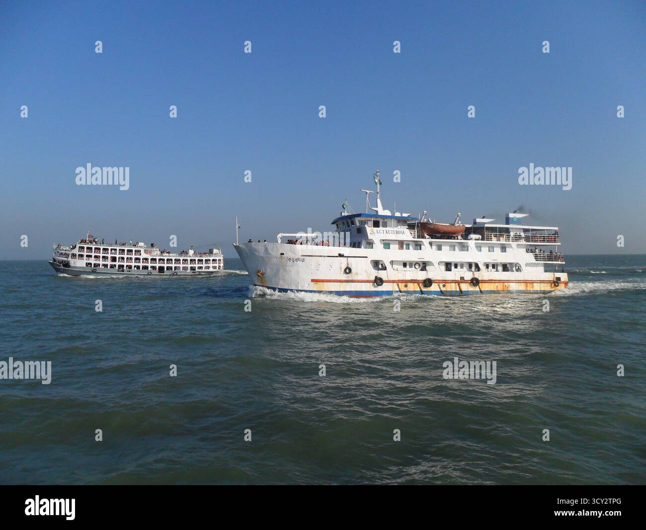 Nave diretta a St. Martin's Island - viaggio attraverso la Baia Blu del Bengala fino al paradiso corallino del Bangladesh Foto Stock