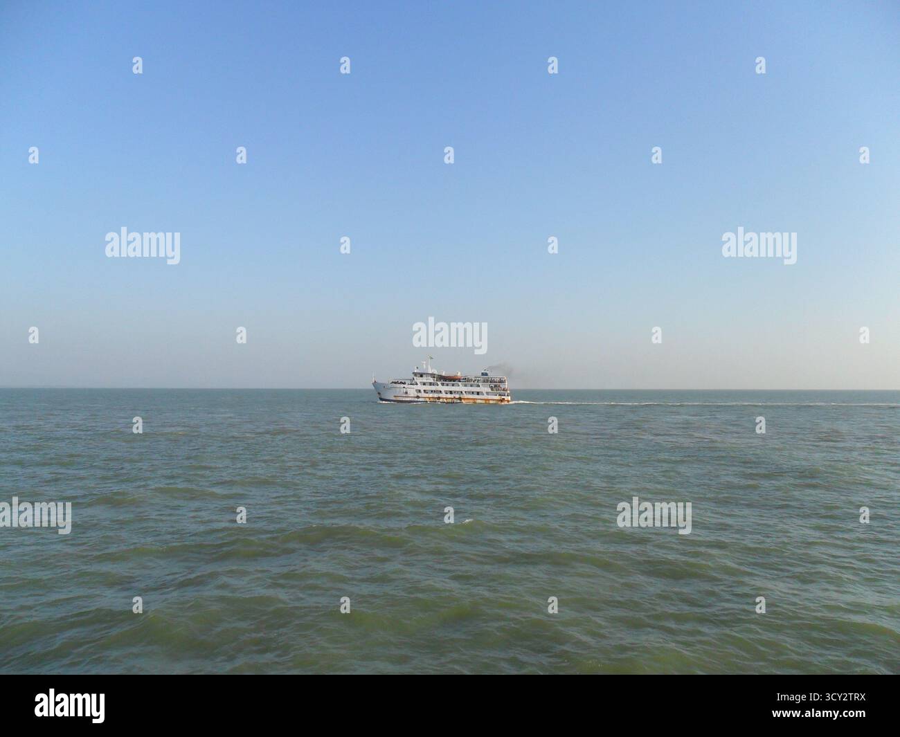 Nave diretta a St. Martin's Island - viaggio attraverso la Baia Blu del Bengala fino al paradiso corallino del Bangladesh Foto Stock