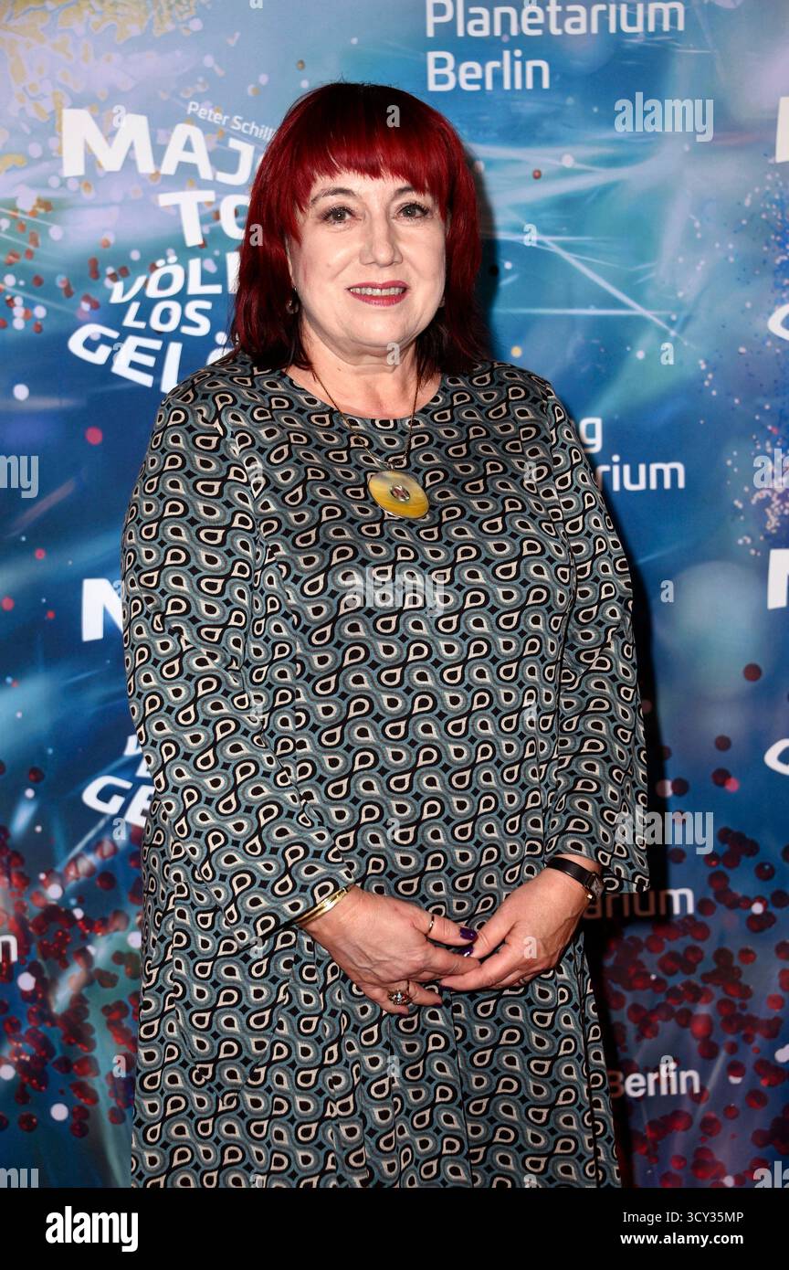 Astrid-Sabine busse bei der Weltpremiere der 360Â Fulldome-Show von Peter Schillings Major Tom: völlig losgelöst im Zeiss-Großplanetarium. Berlino, 16.10.2025 *** Astrid Sabine Busse alla prima mondiale dello spettacolo fulldome 360 di Peter Schillings Major Tom completamente staccato allo Zeiss Großplanetarium Berlino, 16 10 2025 foto:Xn.xKubelkax/xFuturexImagex tom_5025 Foto Stock