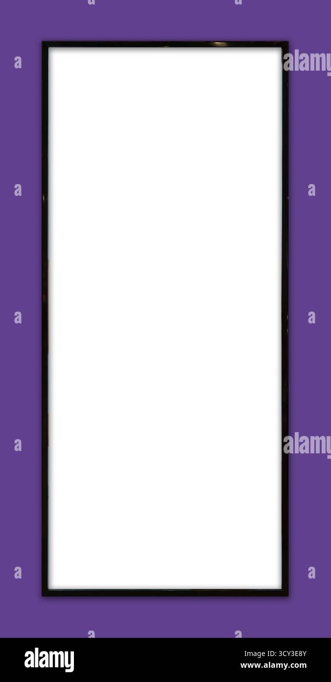 Cornice del display verticale con orientamento verticale e cornice nera sottile. Area dello schermo bianca, modello ideale di mockup, app mobili, video, pubblicità. Telaio Foto Stock