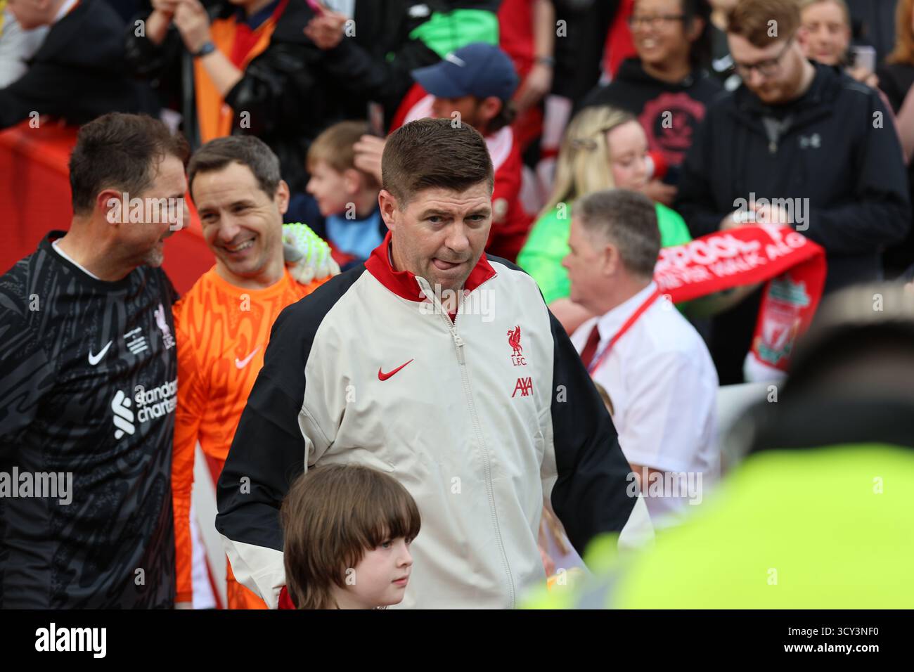 Steven Gerrard in azione durante il match Liverpool FC Legends vs Chelsea Legends ad Anfield Foto Stock