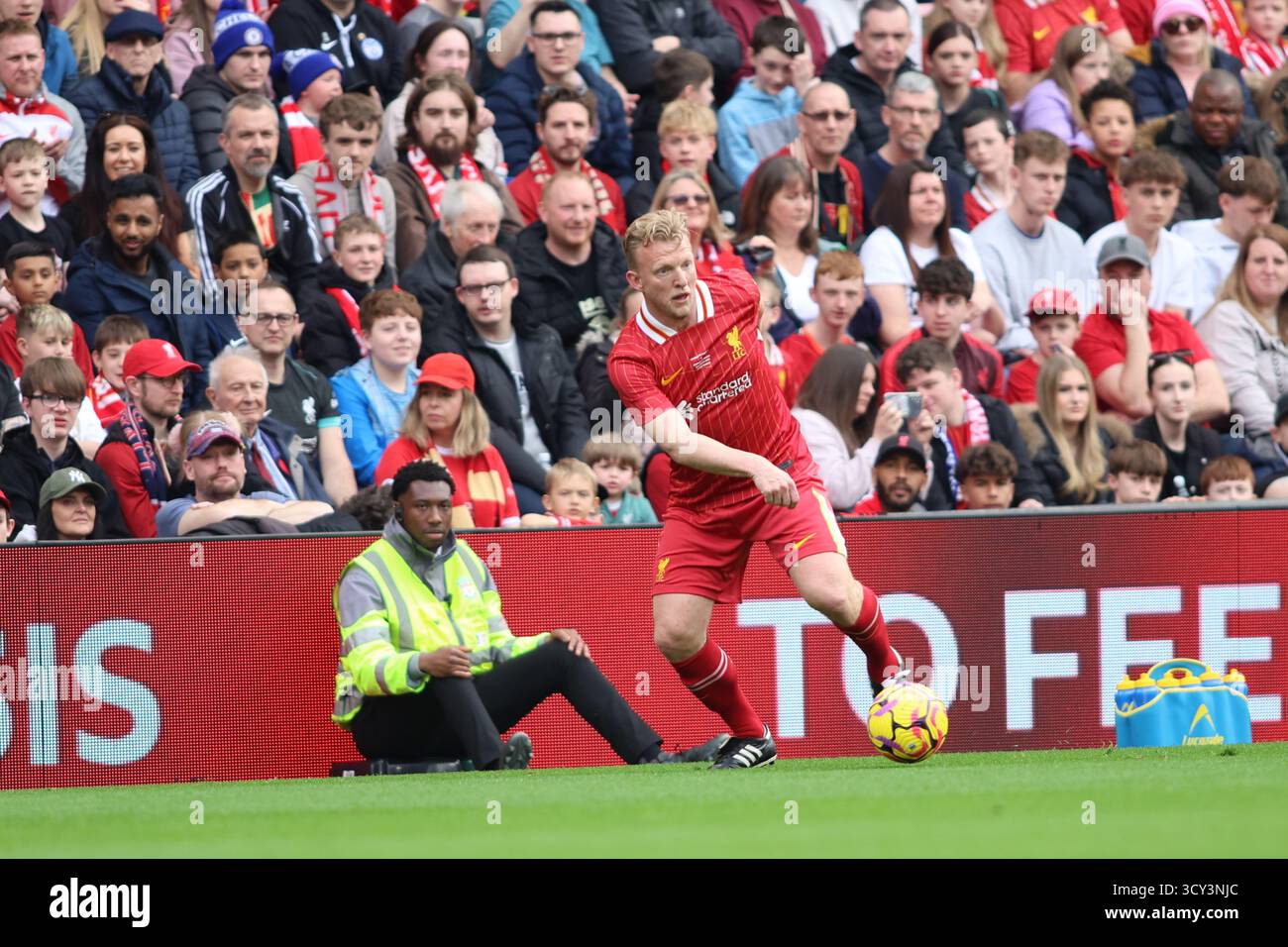Dirk Kuyt in azione durante il match Liverpool FC - Chelsea FC Legends ad Anfield Foto Stock