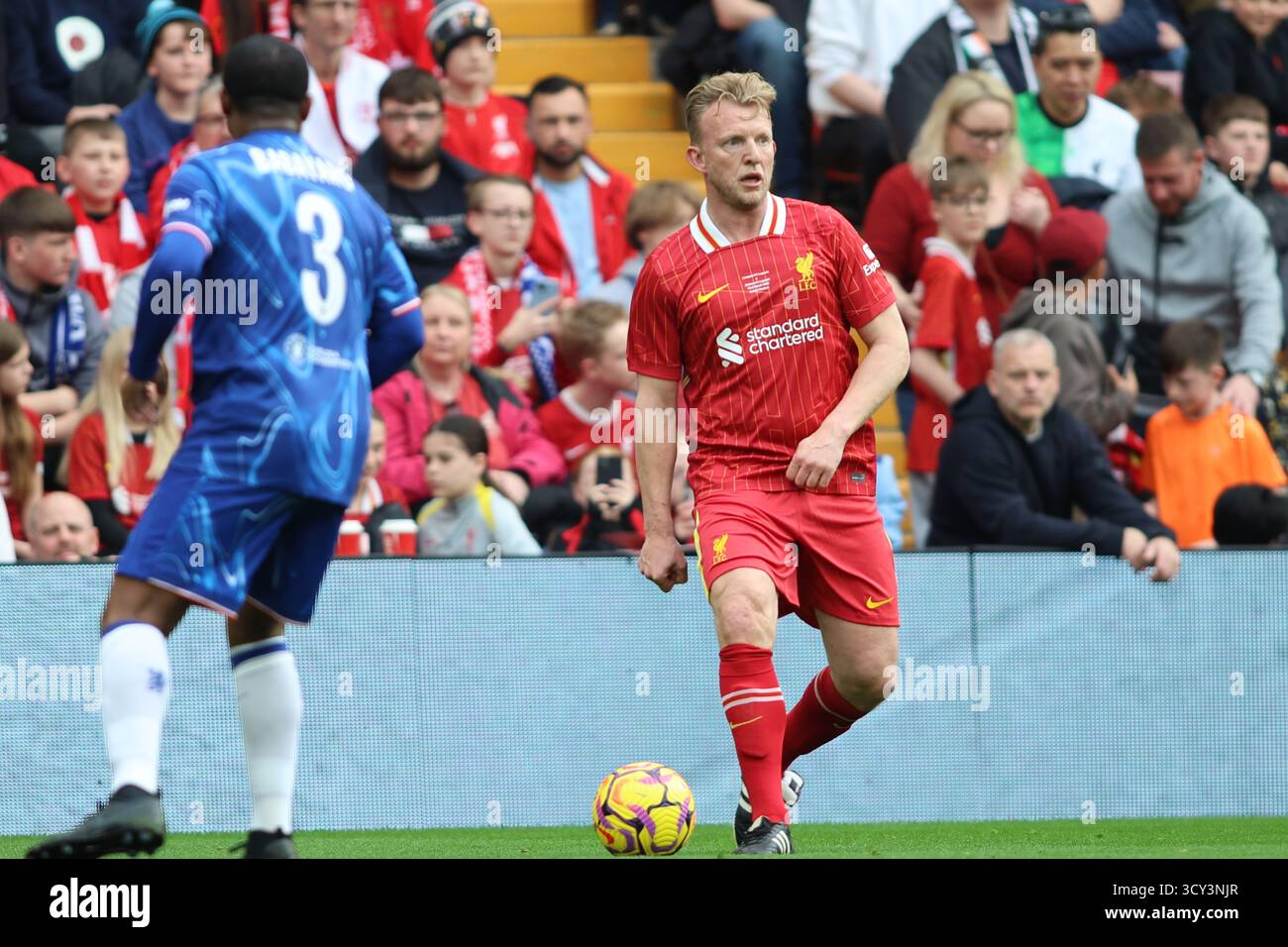 Dirk Kuyt in azione durante il match Liverpool FC - Chelsea FC Legends ad Anfield Foto Stock