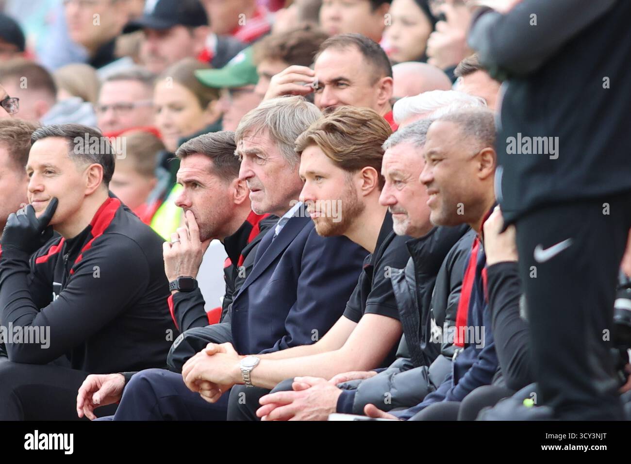 Le leggende del Liverpool FC sono affiancate da Sir Kenny Dalglish, Ian Rush, Jhon Aldridge e John Barnes durante la partita Liverpool FC Legends vs Chelsea Legends Foto Stock