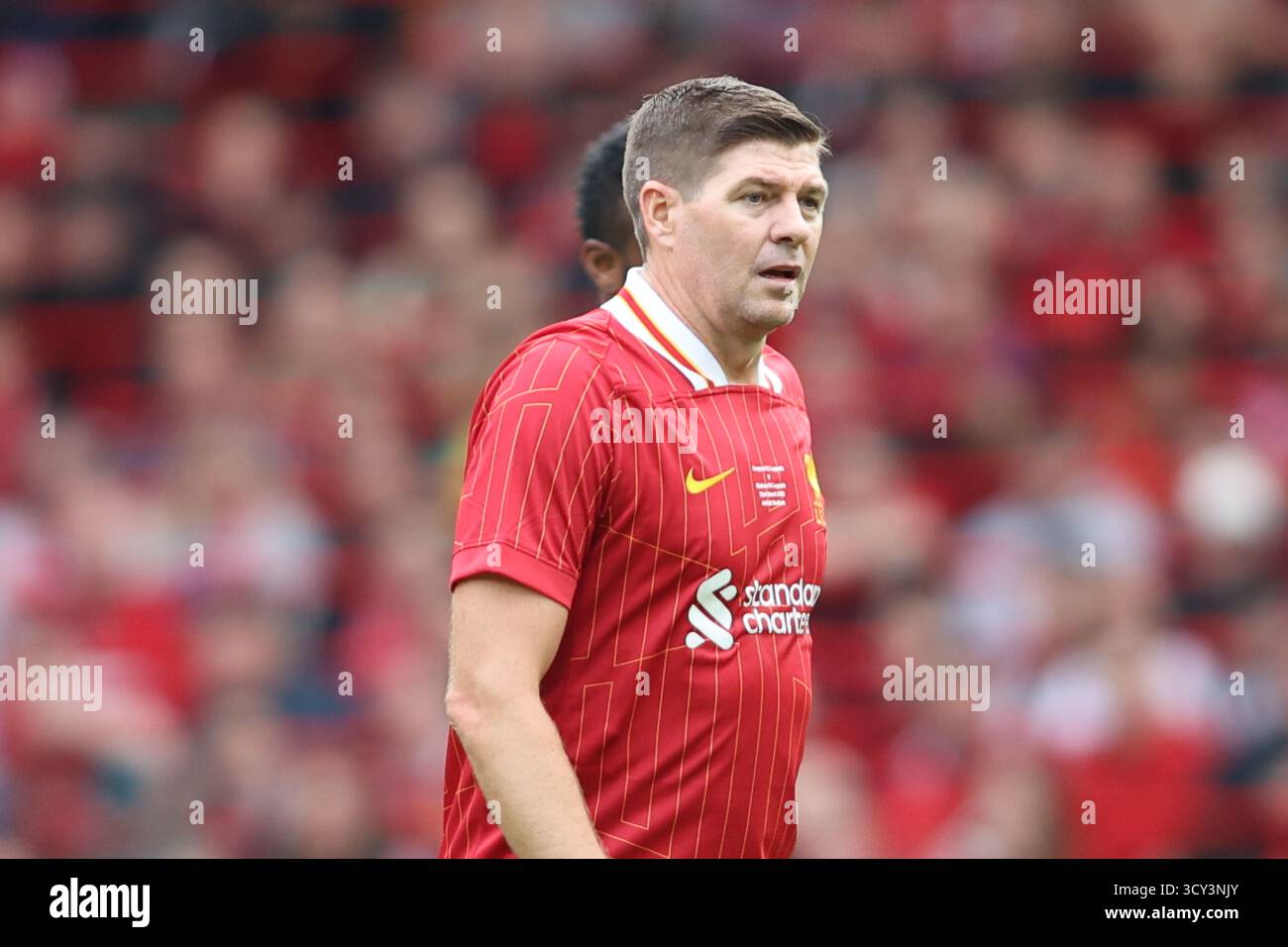 Steven Gerrard in azione durante il match Liverpool FC Legends vs Chelsea Legends ad Anfield Foto Stock