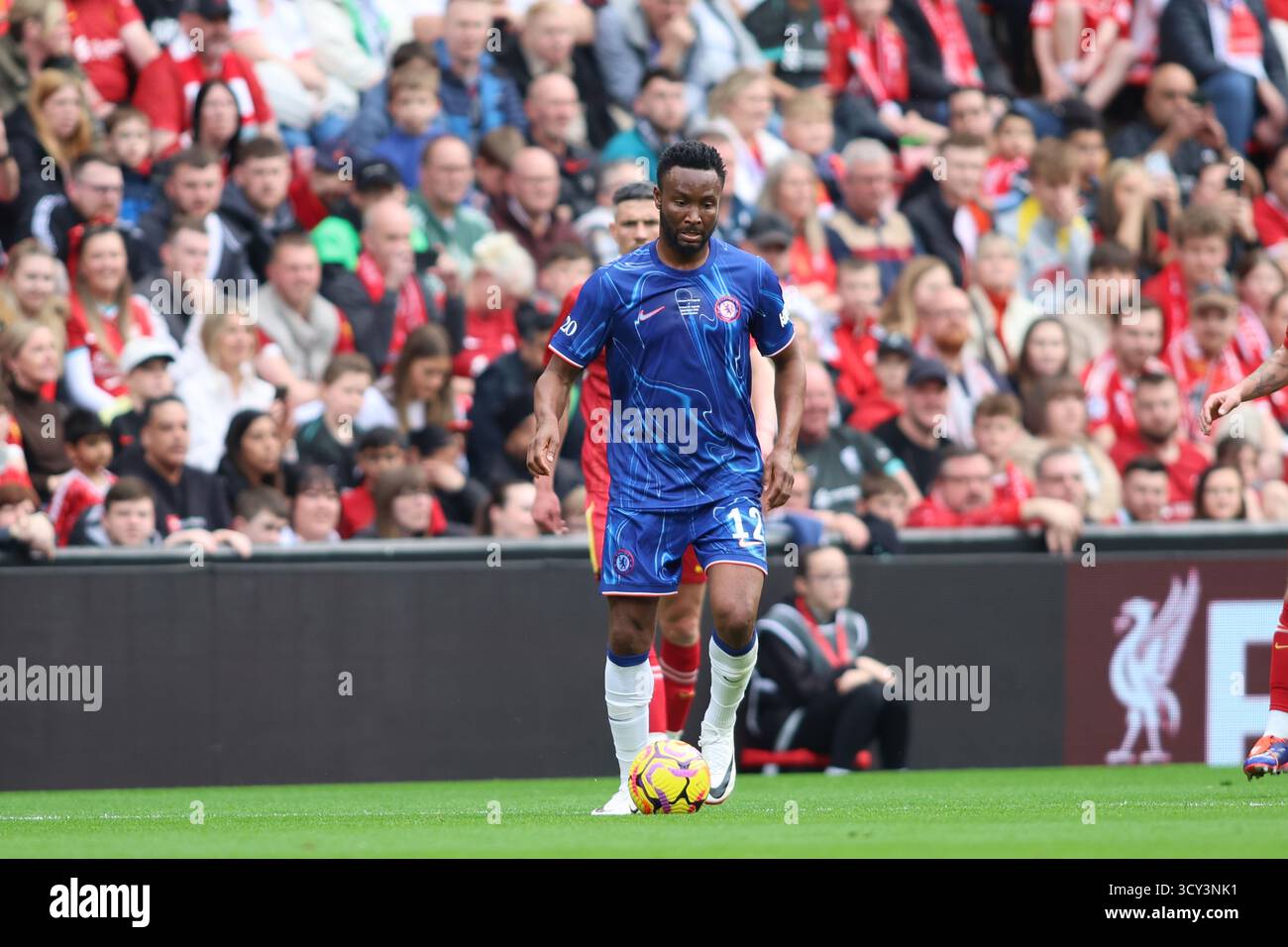 John Obi Mikel in azione per il Chelsea FC Legends durante il match Liverpool FC Legends vs Chelsea Legends ad Anfield Foto Stock