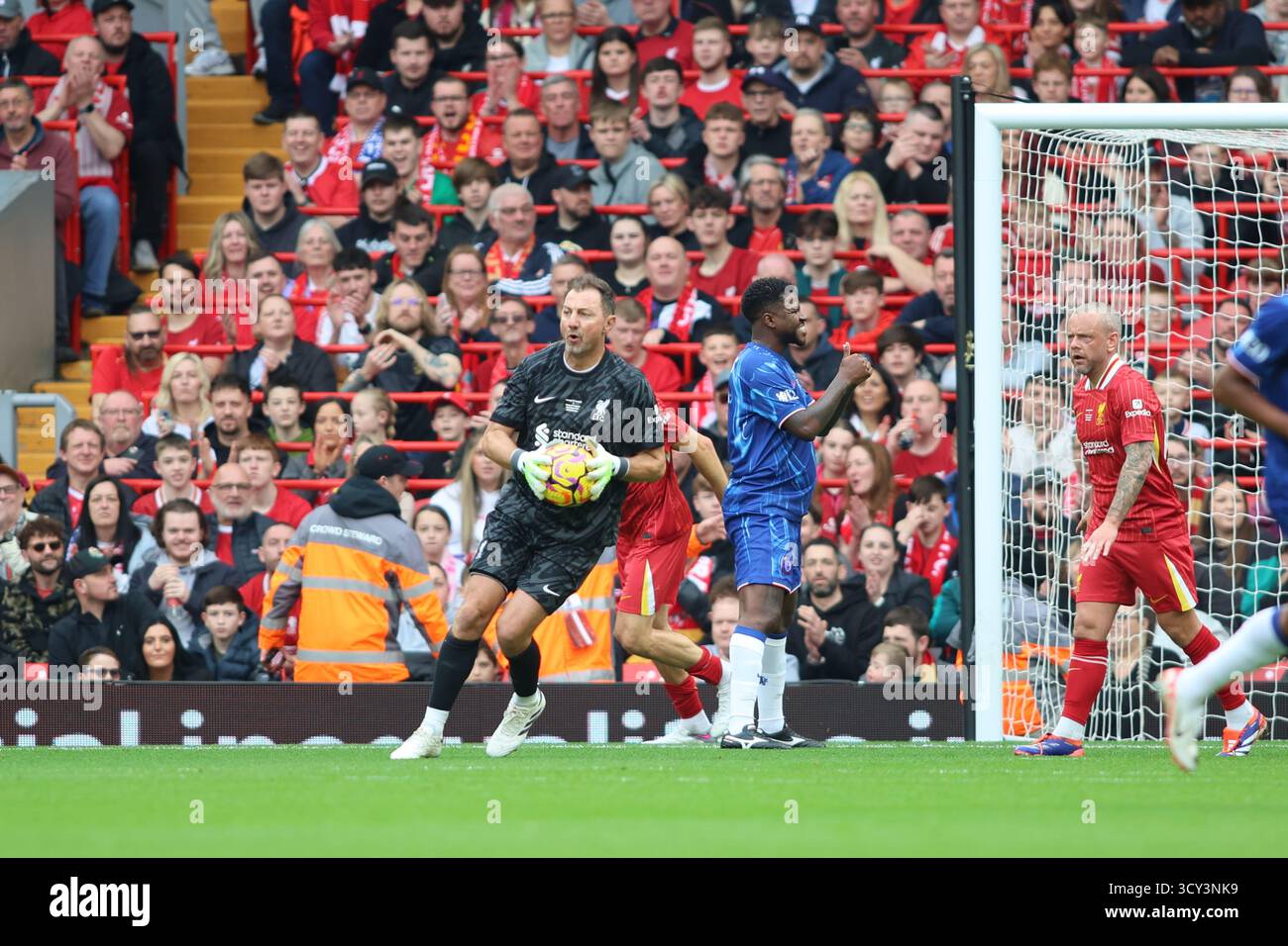 Jerzy Dudek in azione durante il match Liverpool FC - Chelsea FC Legends ad Anfield Foto Stock