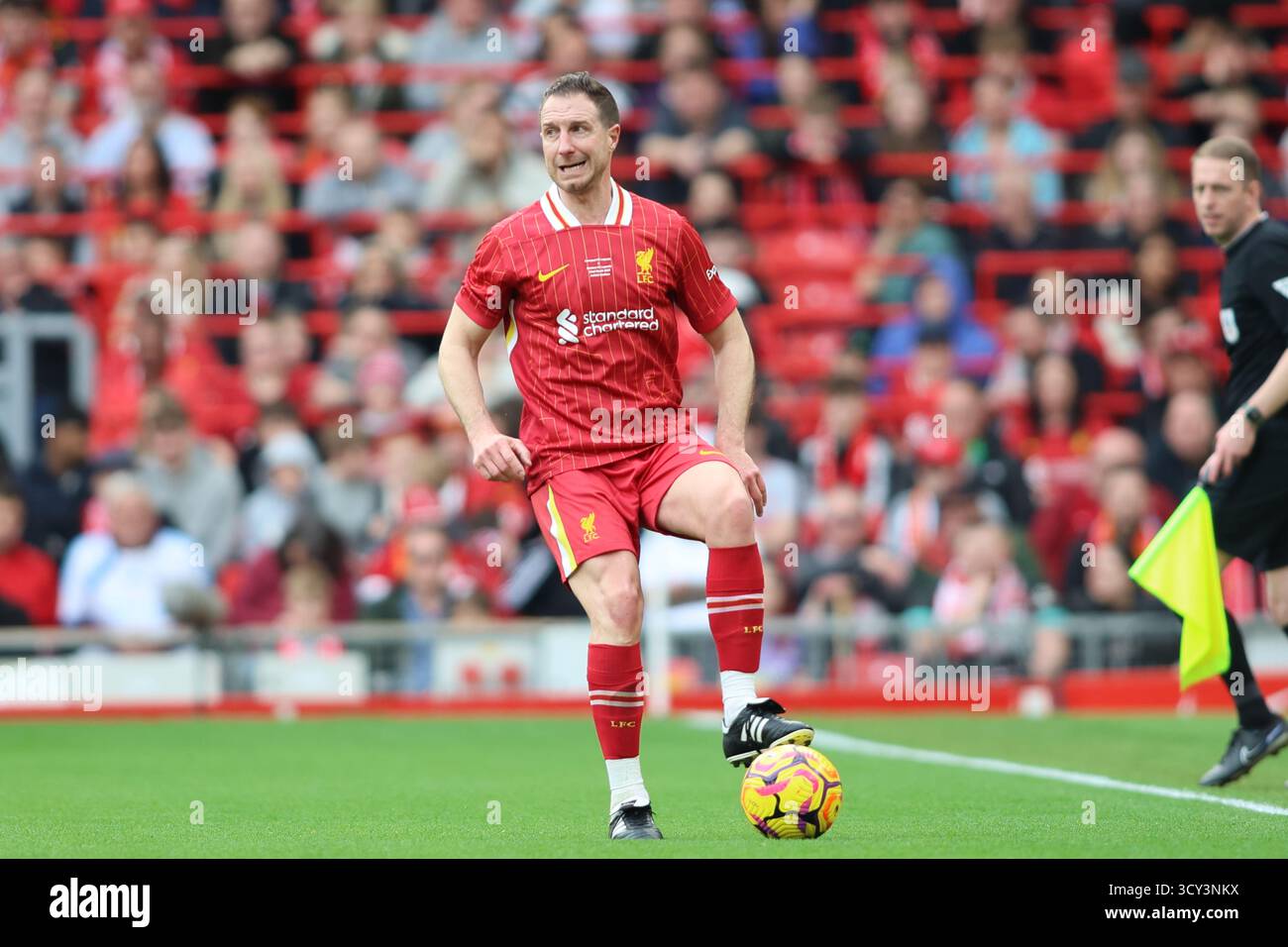 Gergory Vignal in azione durante il match Liverpool FC Legends vs Chelsea Legends ad Anfield Foto Stock