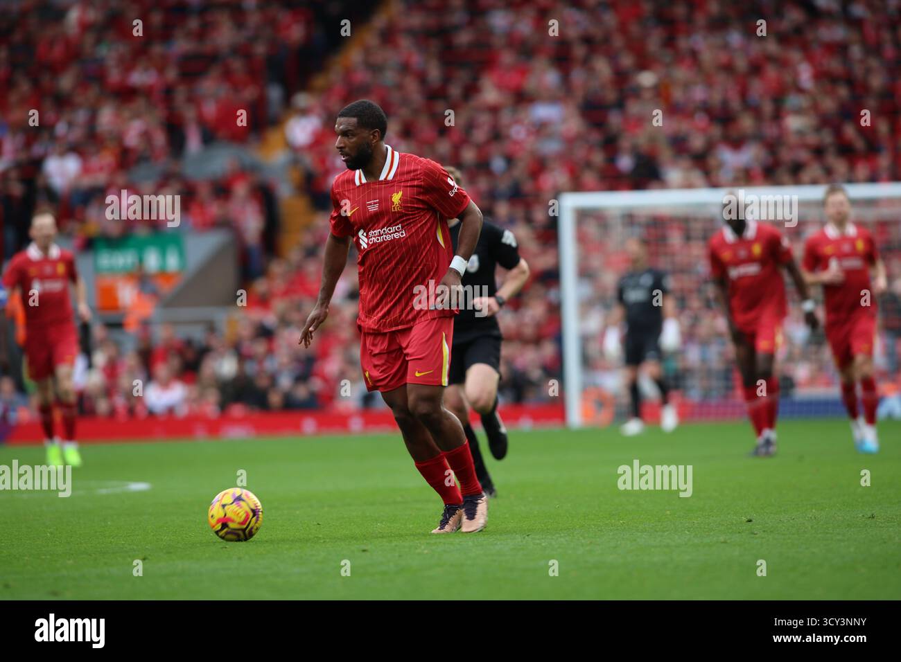 Ryan Babel in azione durante il match Liverpool FC Legends vs Chelsea Legends ad Anfield Foto Stock